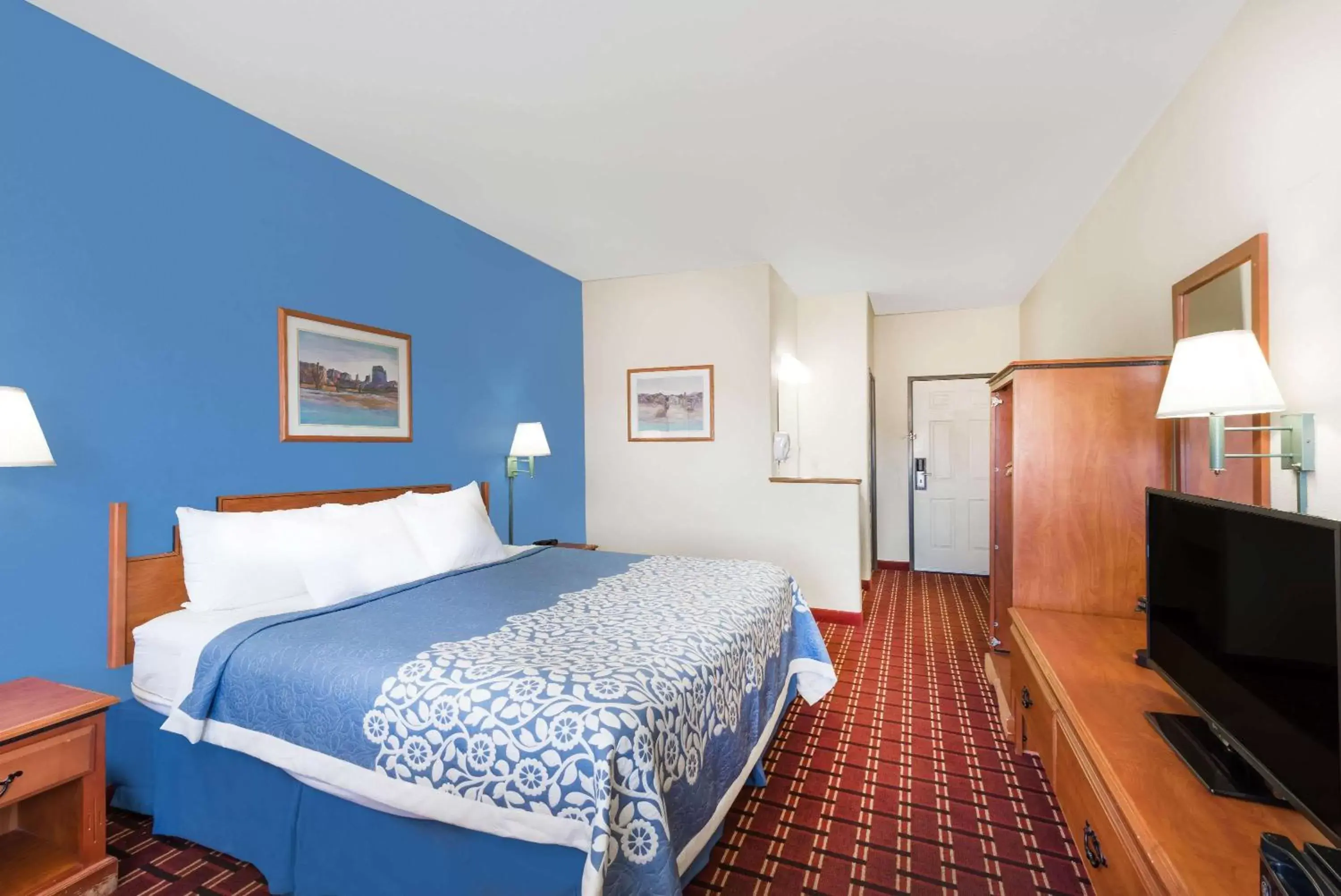 Photo of the whole room, Bed in Days Inn & Suites by Wyndham Lordsburg