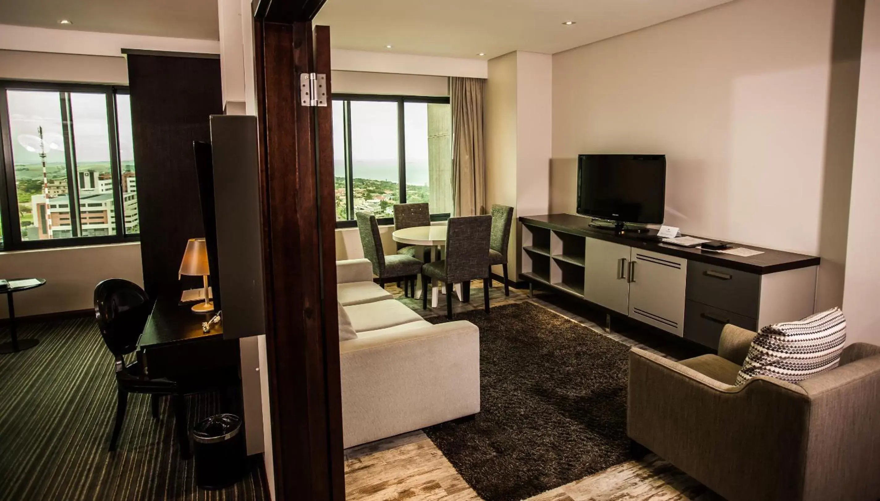 Communal lounge/ TV room, TV/Entertainment Center in Coastlands Umhlanga Hotel and Convention Centre