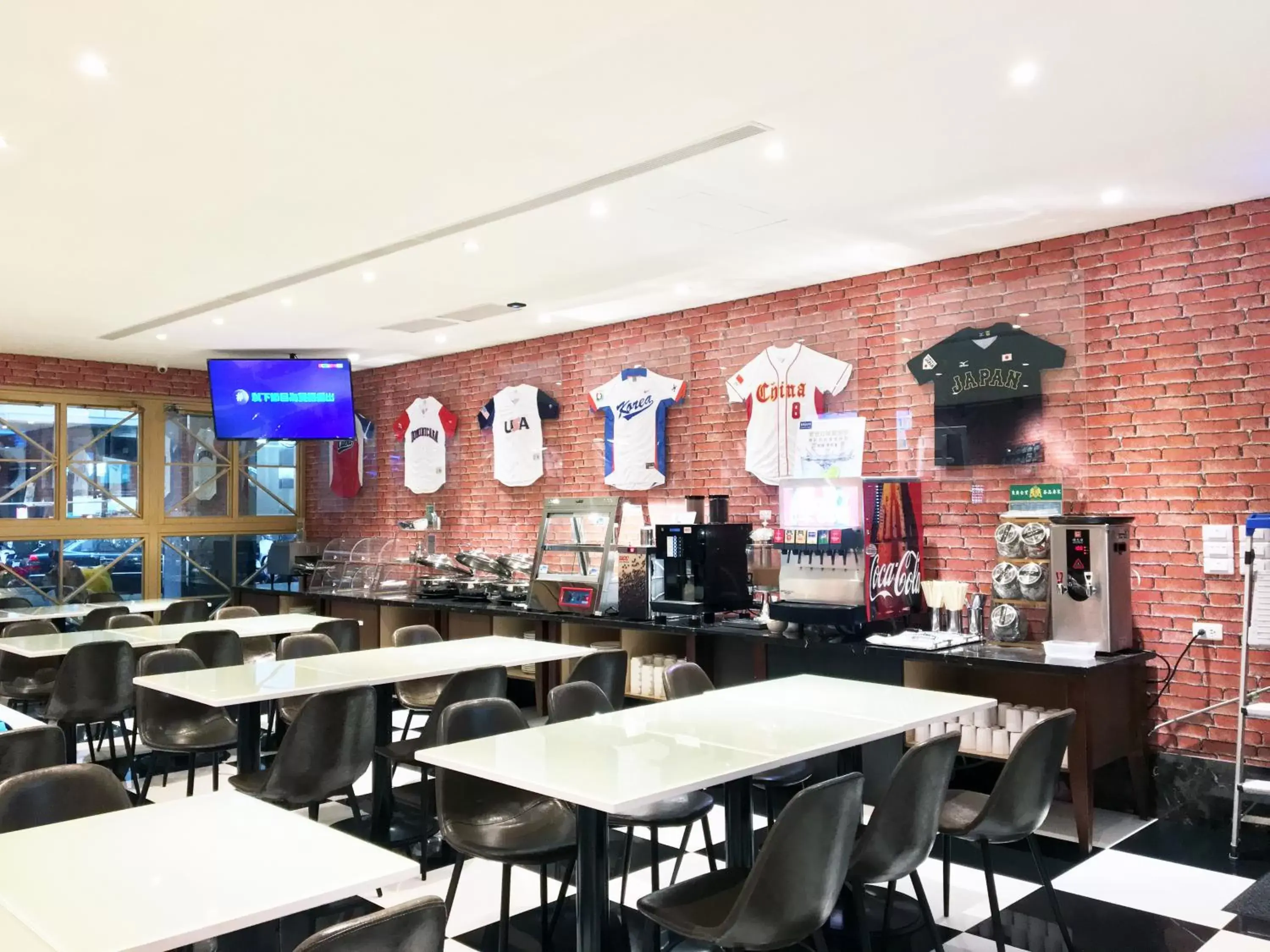 Restaurant/Places to Eat in La Hotel-Baseball Theme Hall