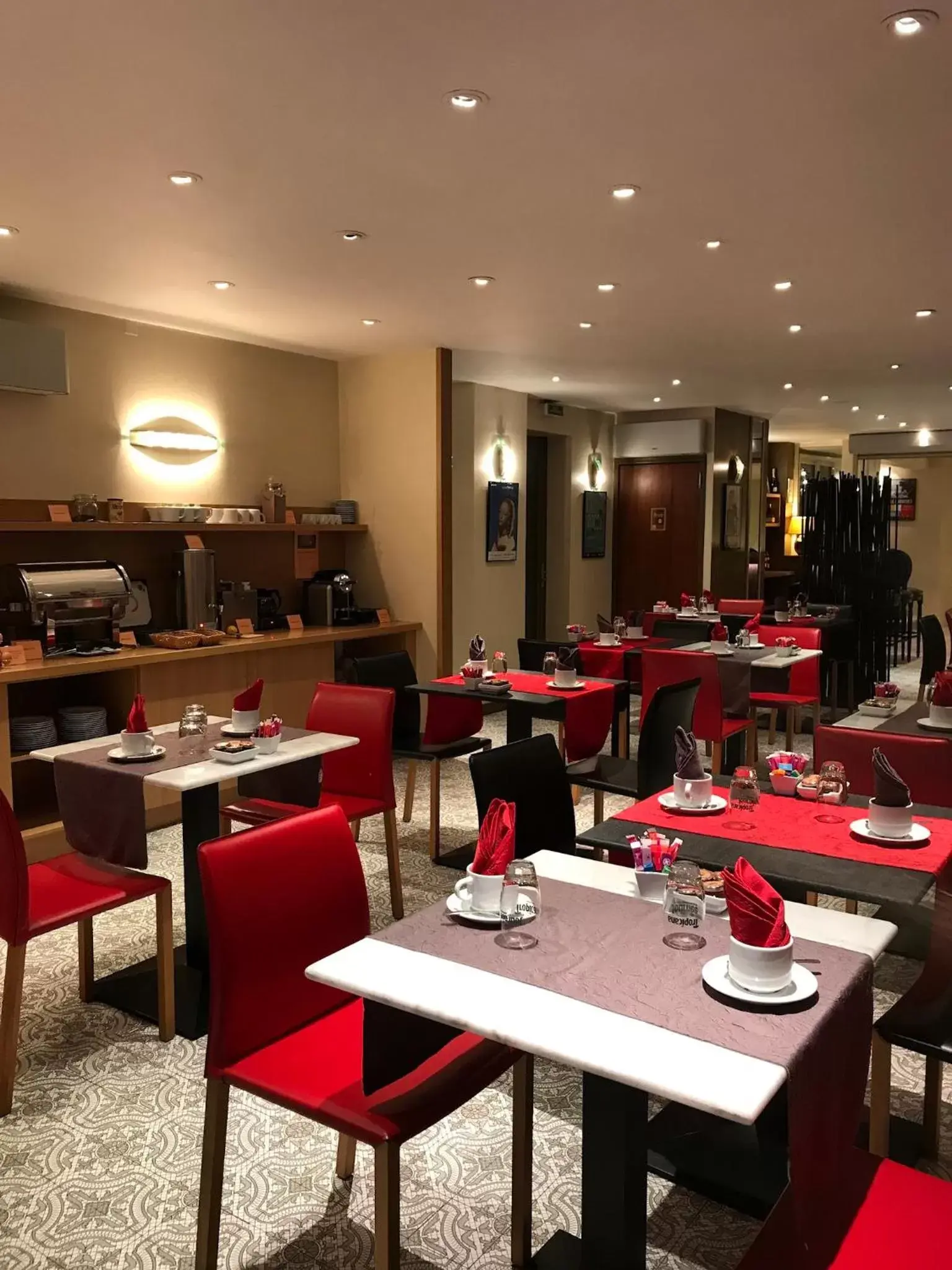 Restaurant/Places to Eat in Hôtel Tour Maje