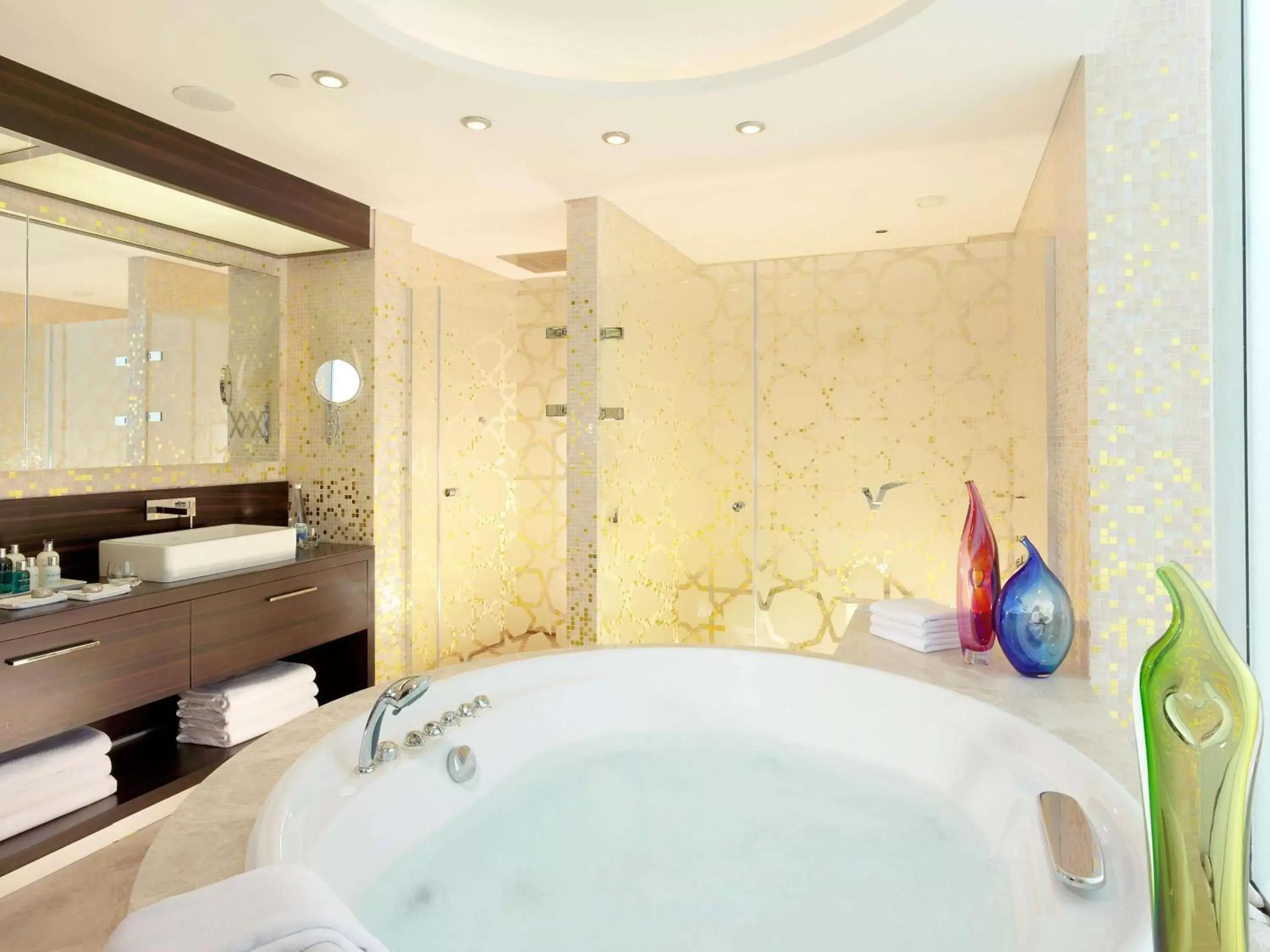 Photo of the whole room, Bathroom in Swissotel Buyuk Efes Izmir