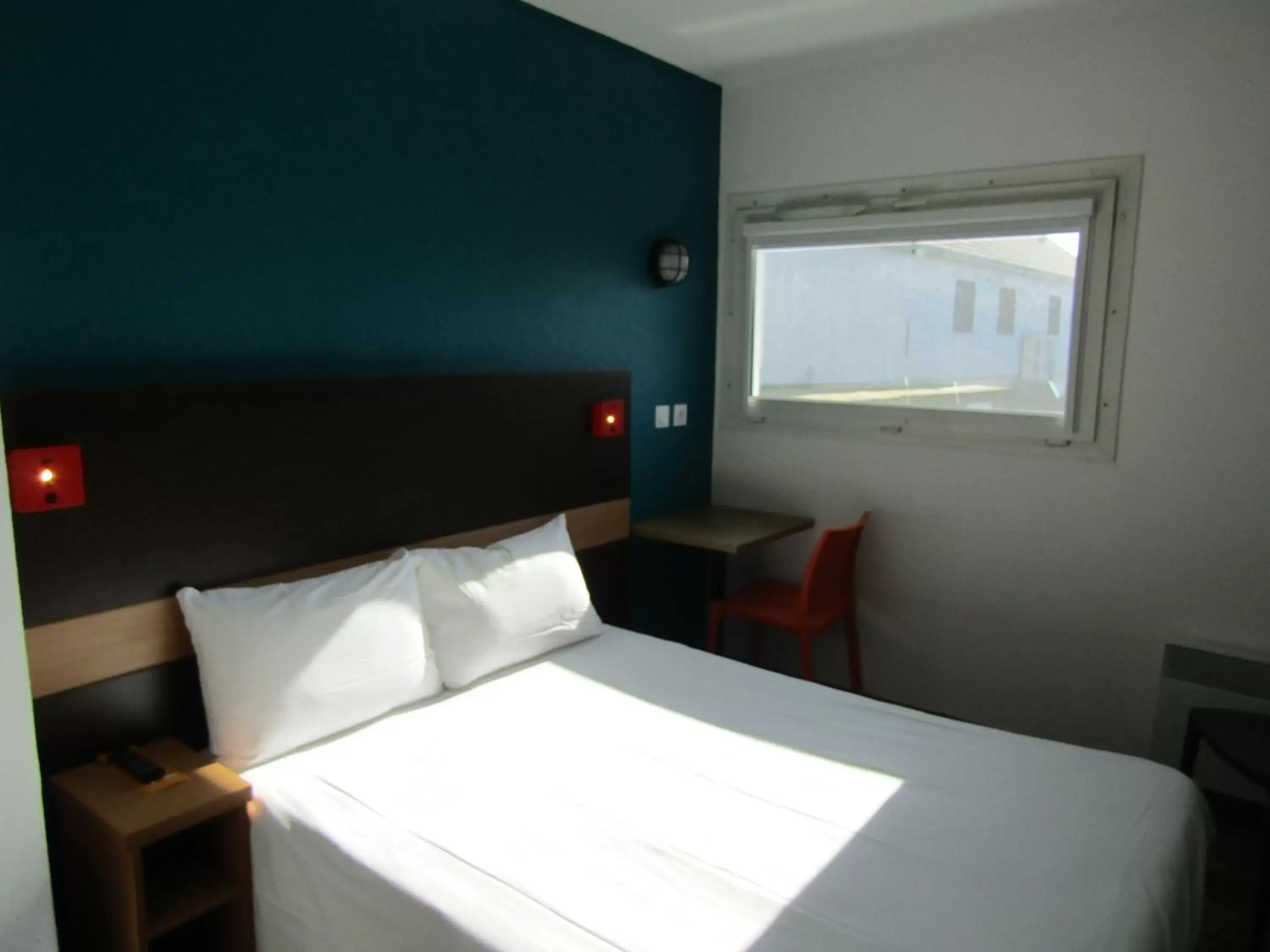 Bedroom, Bed in hotelF1 Nemours