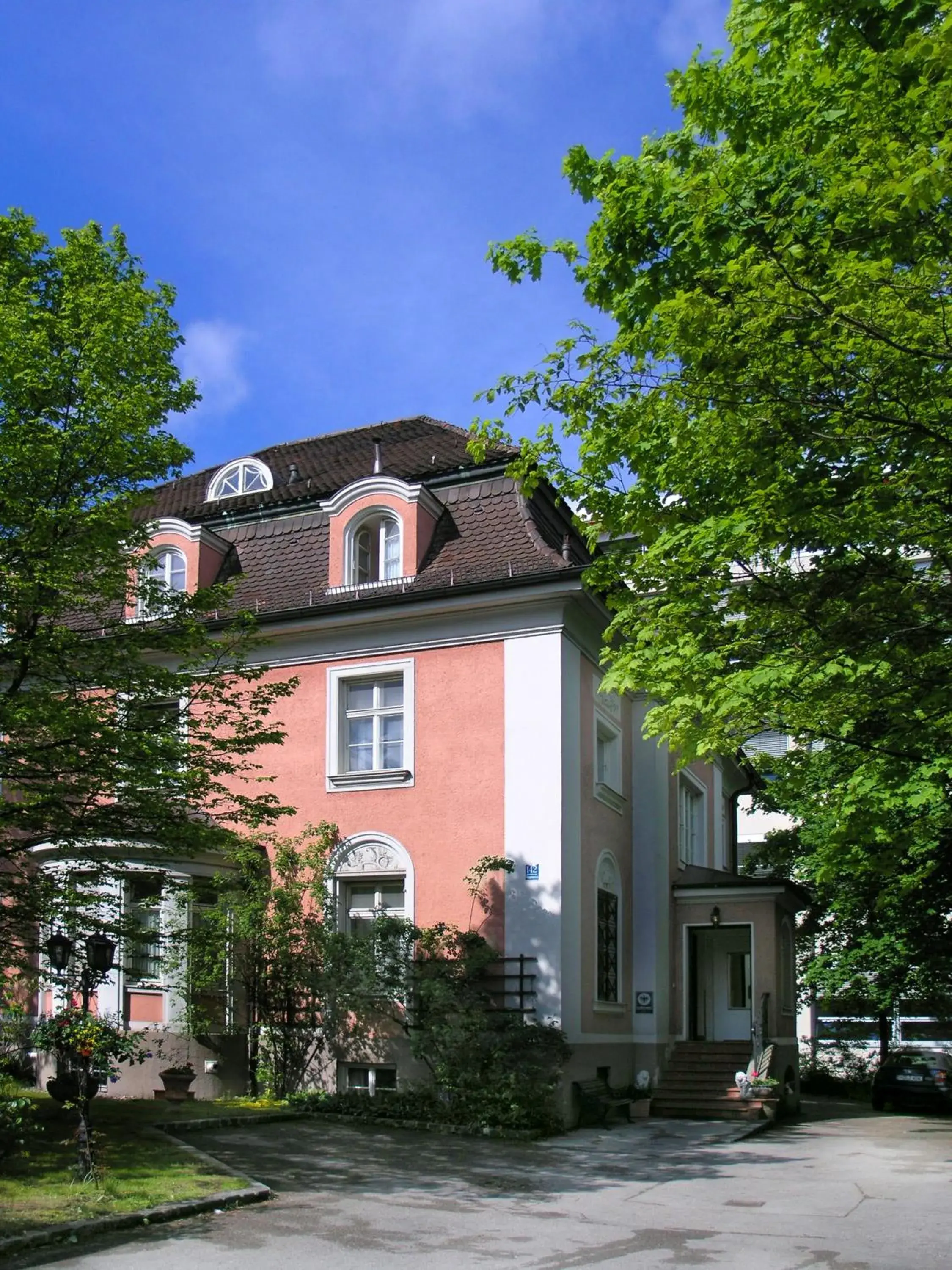 Facade/entrance, Property Building in Hotel Galleria Munich