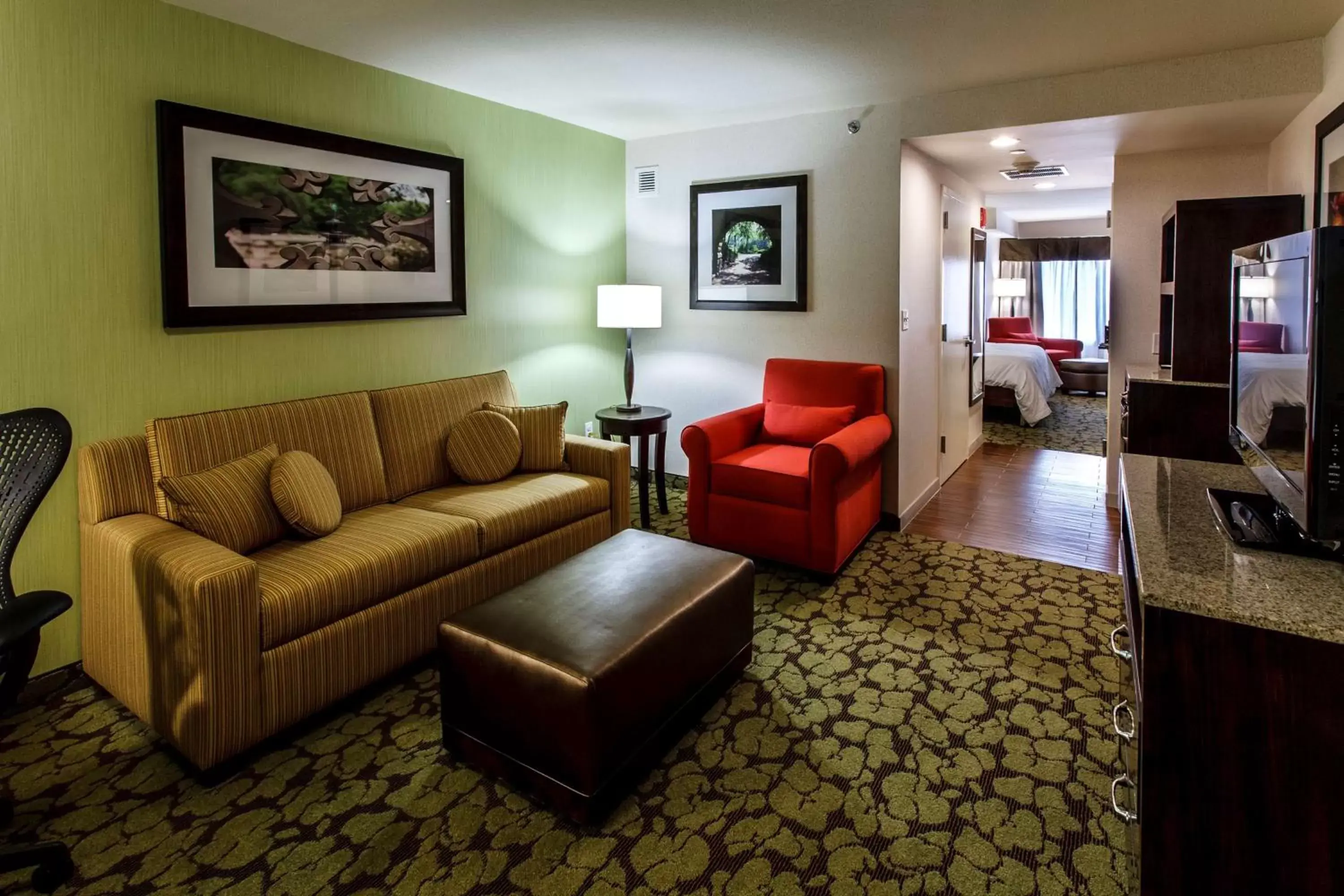 Bedroom, Seating Area in Hilton Garden Inn New York/Staten Island