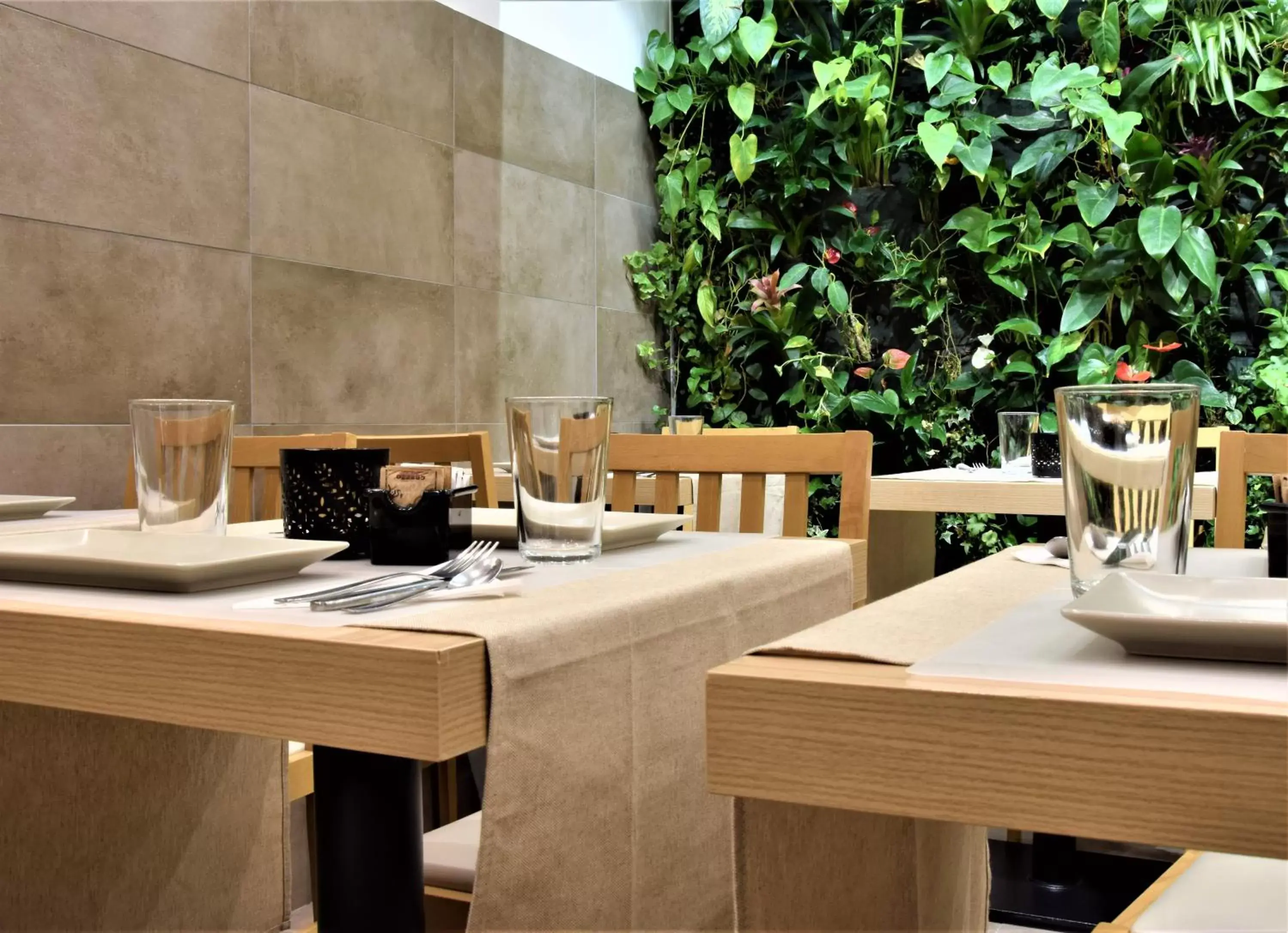 Restaurant/places to eat in Hotel Paolo II Restaurant/places to eat in Hotel Paolo II