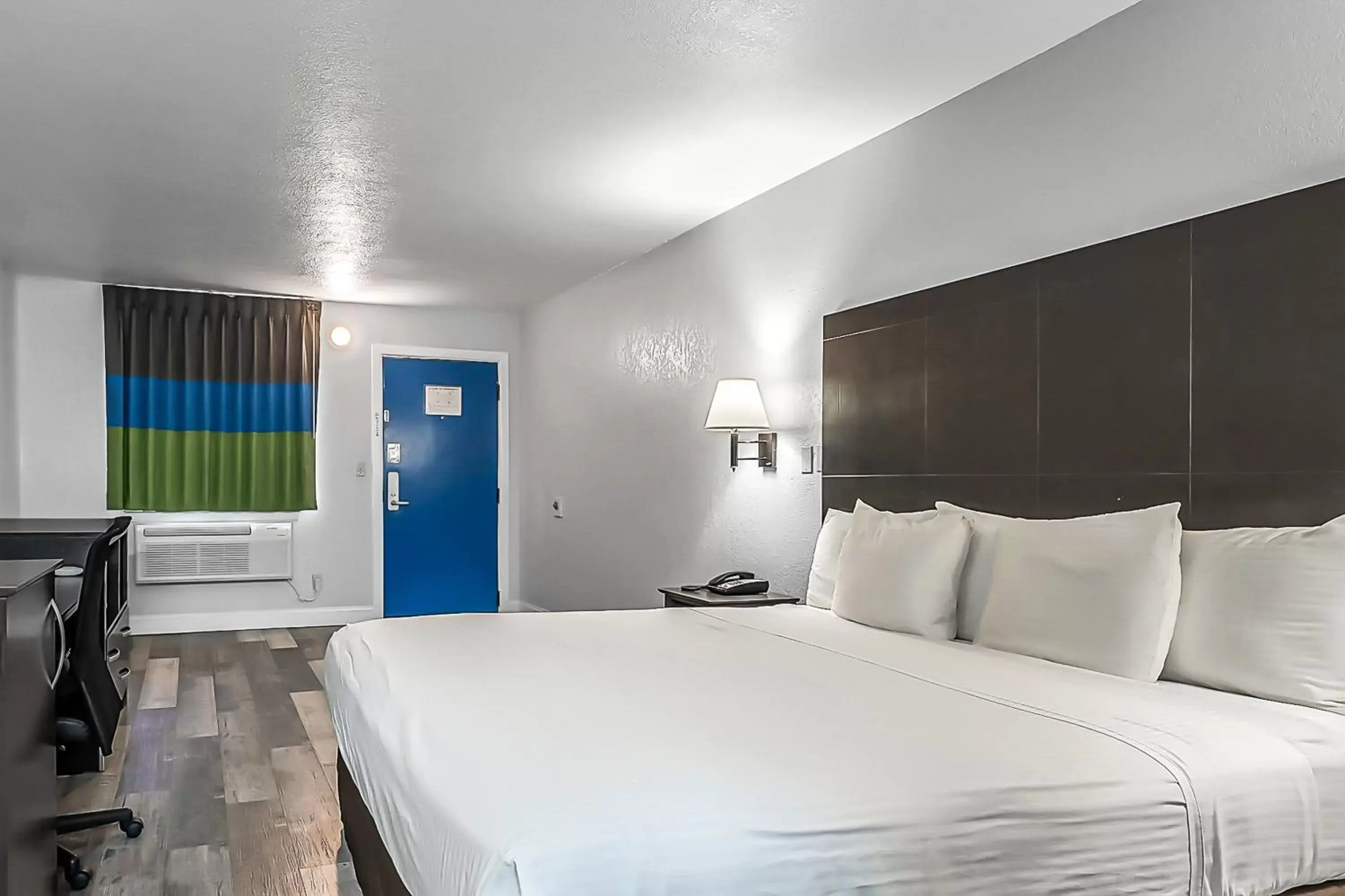 Bed in SureStay Hotel by Best Western Oklahoma City West