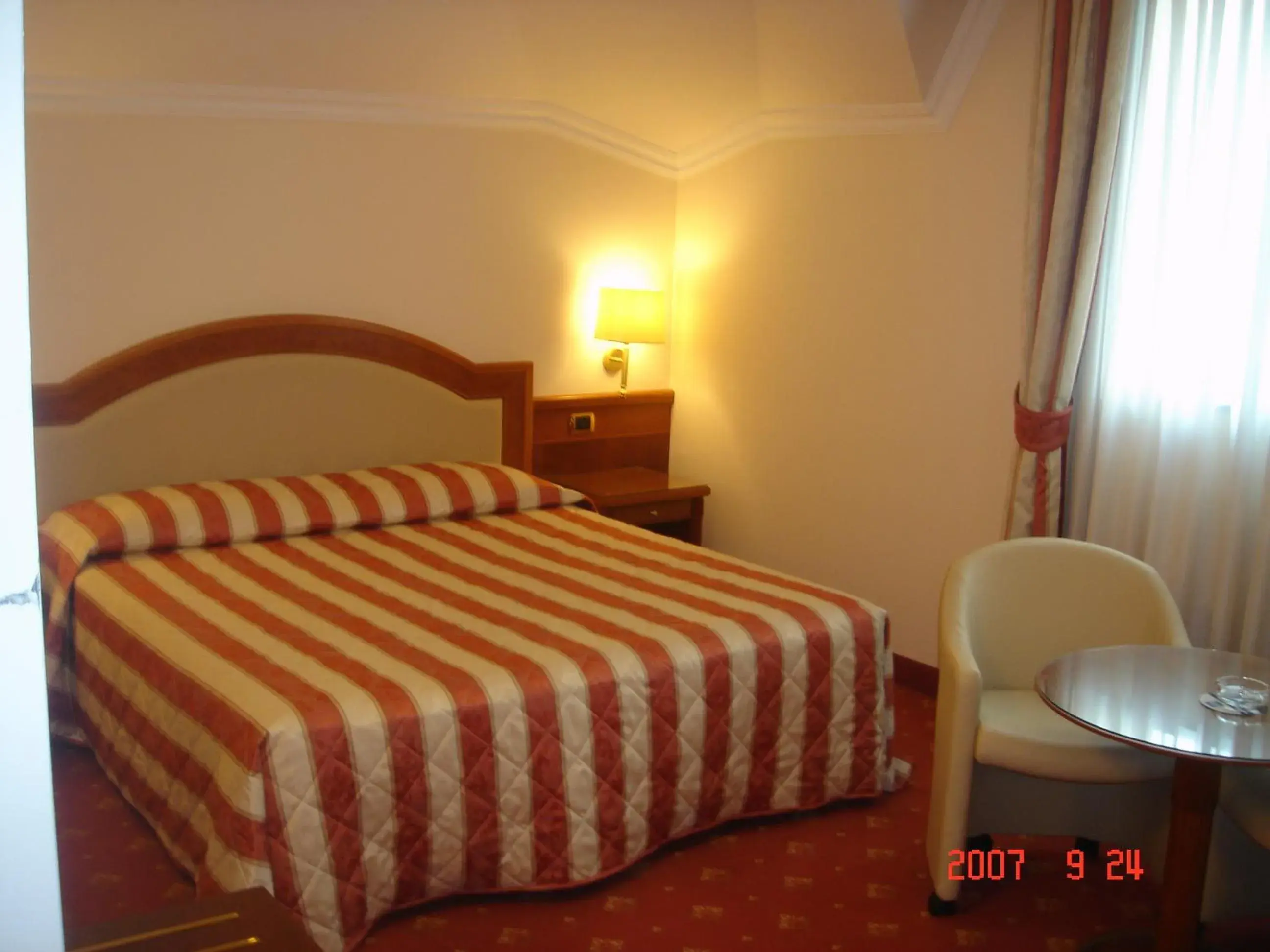 Bed in Albergo Corona