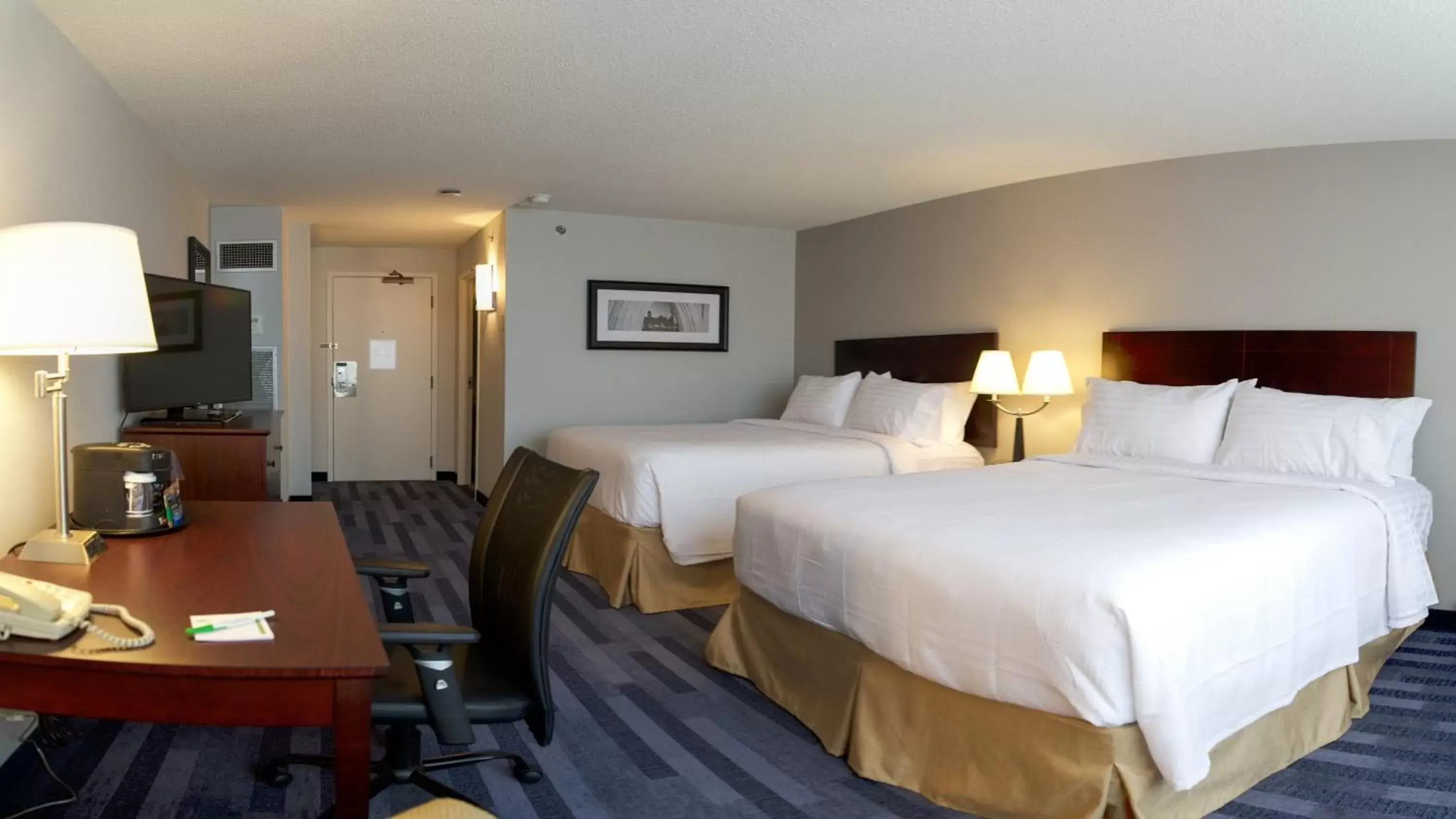 Photo of the whole room, Bed in Holiday Inn Ottawa East, an IHG Hotel