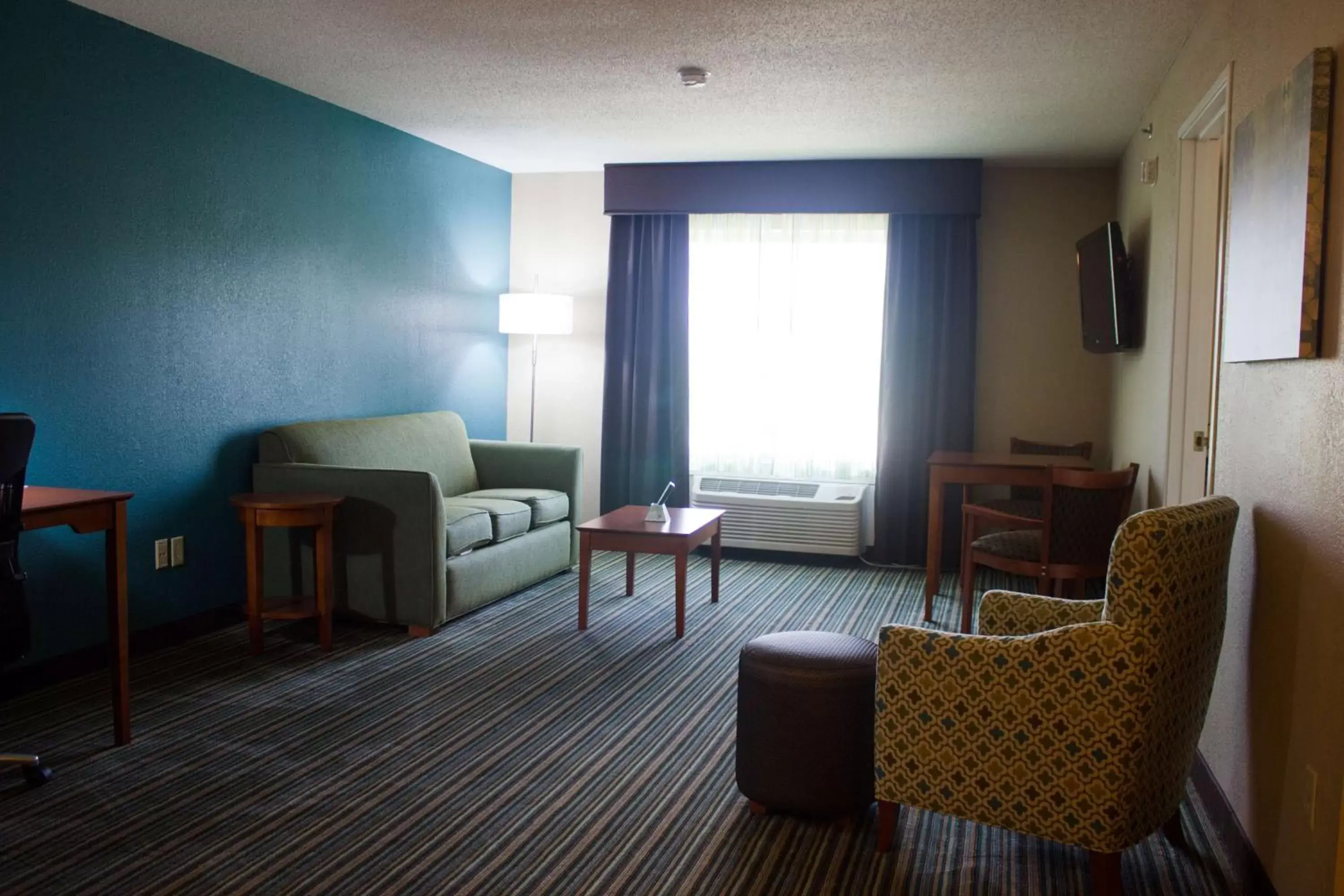 Photo of the whole room, Seating Area in BEST WESTERN Plus Menomonie Inn & Suites