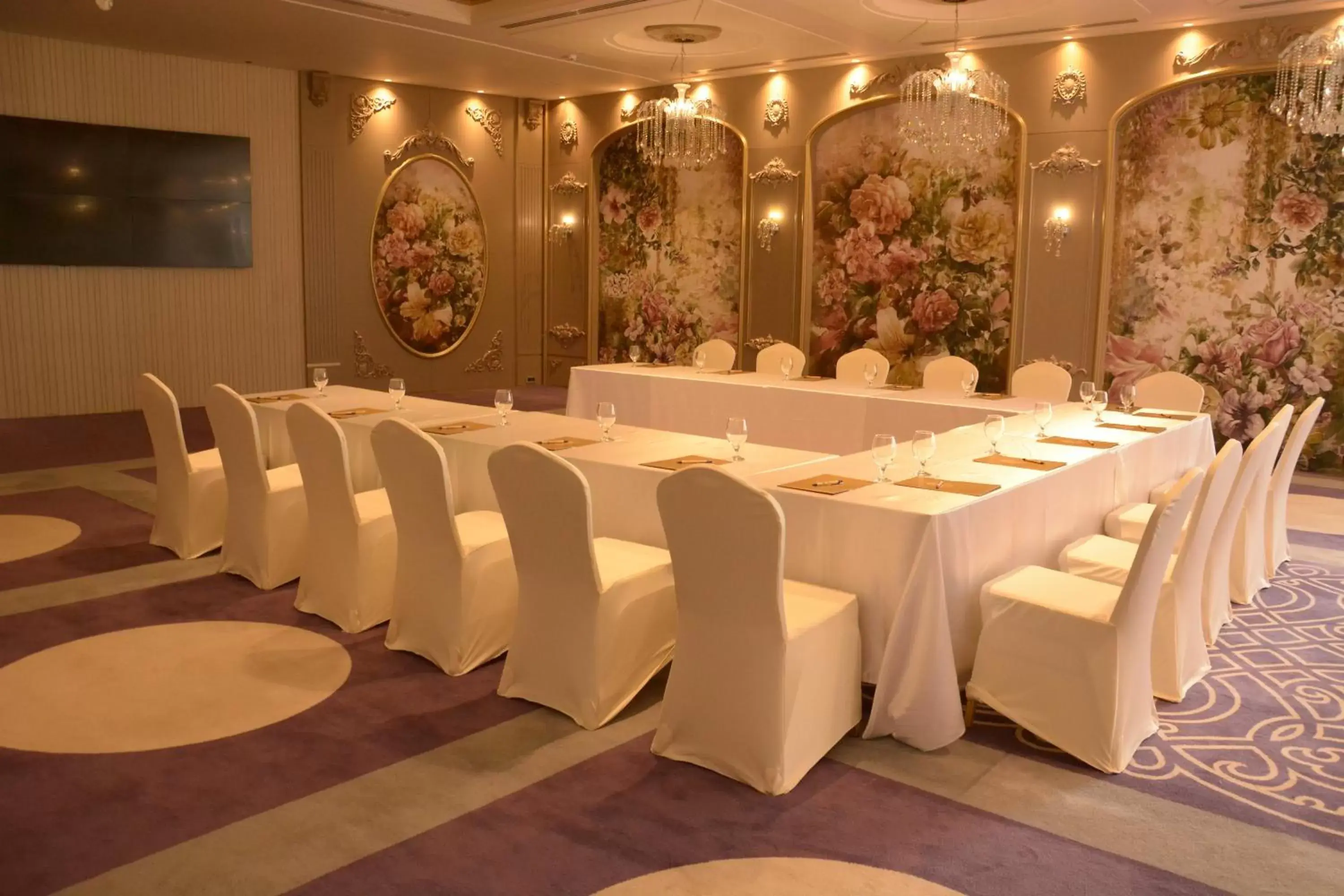 Meeting/conference room in Harir Palace Hotel