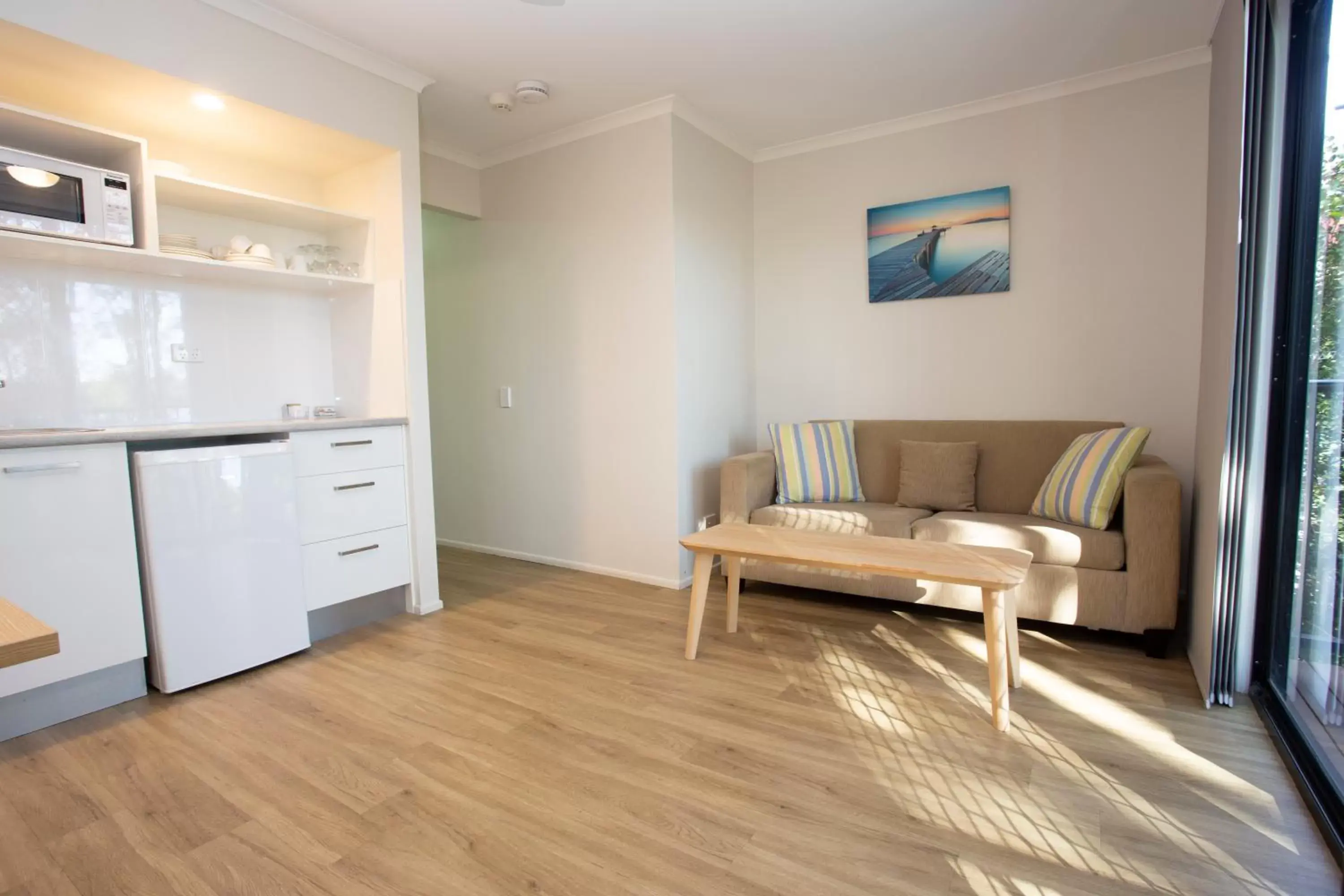 Kitchen or kitchenette, Seating Area in Noosa Lakes Resort