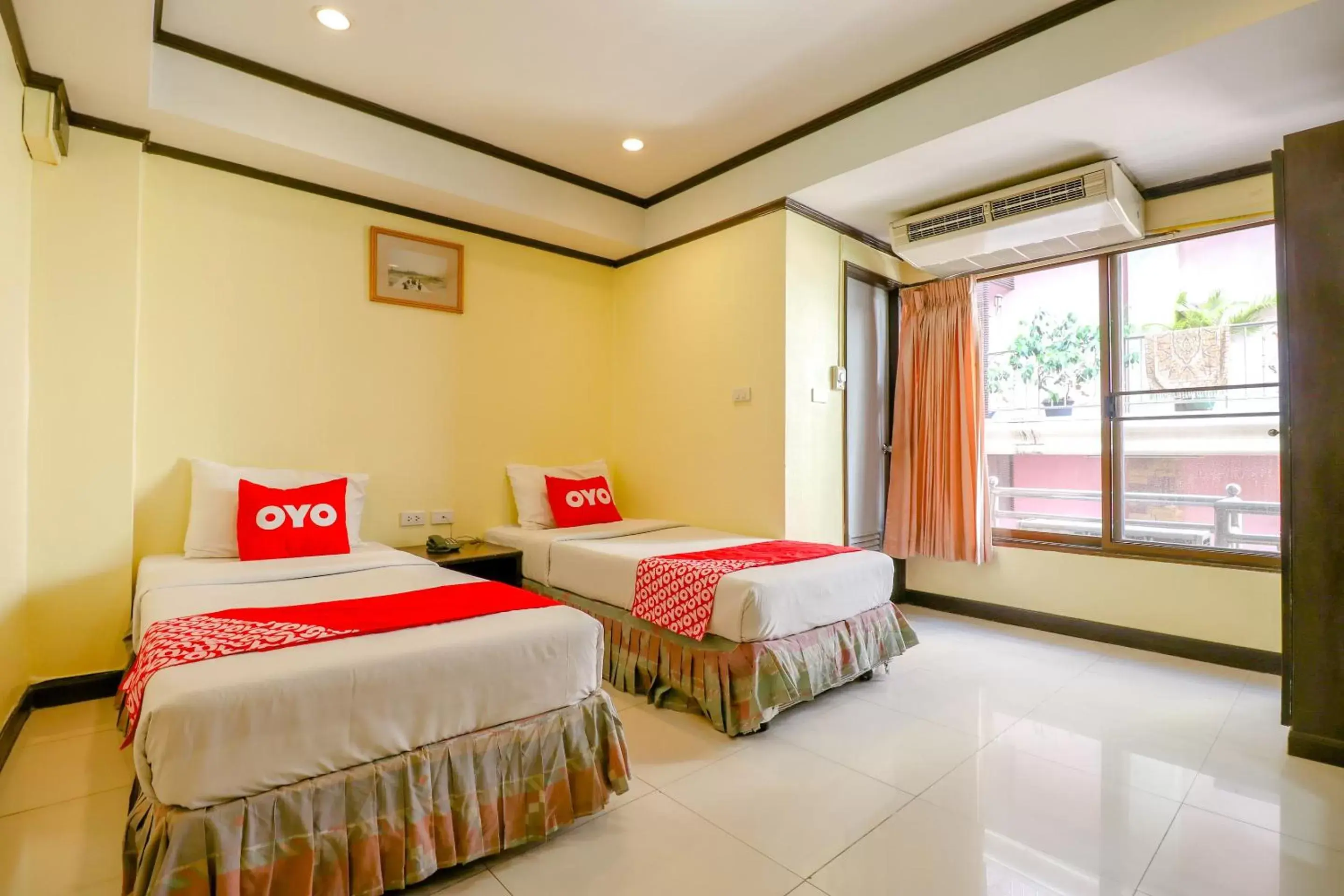 Deluxe Twin Room in Super OYO 75385 Hotel Win Long Deluxe Twin Room in Super OYO 75385 Hotel Win Long