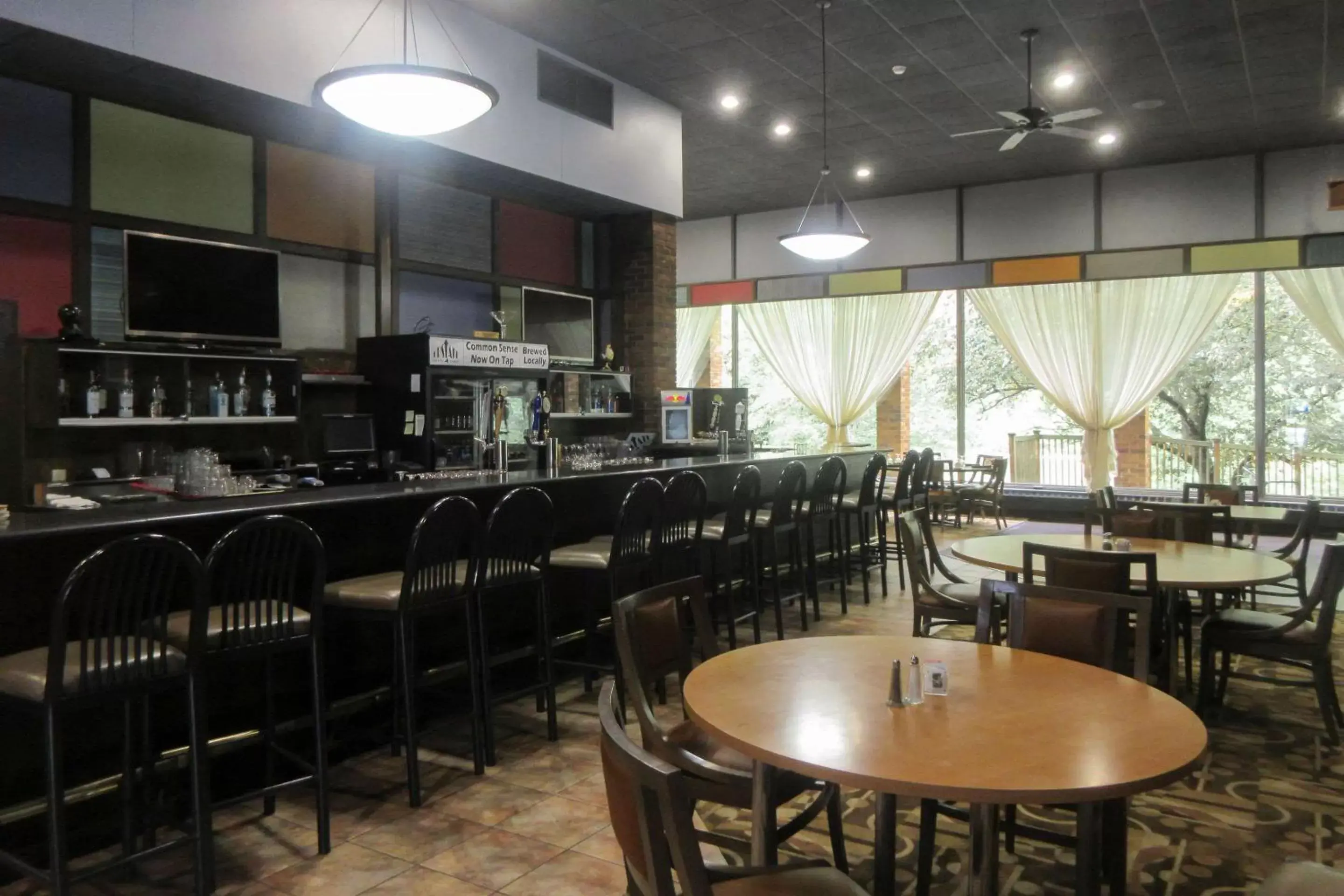 Lounge or bar, Restaurant/Places to Eat in Quality Inn & Suites Owego