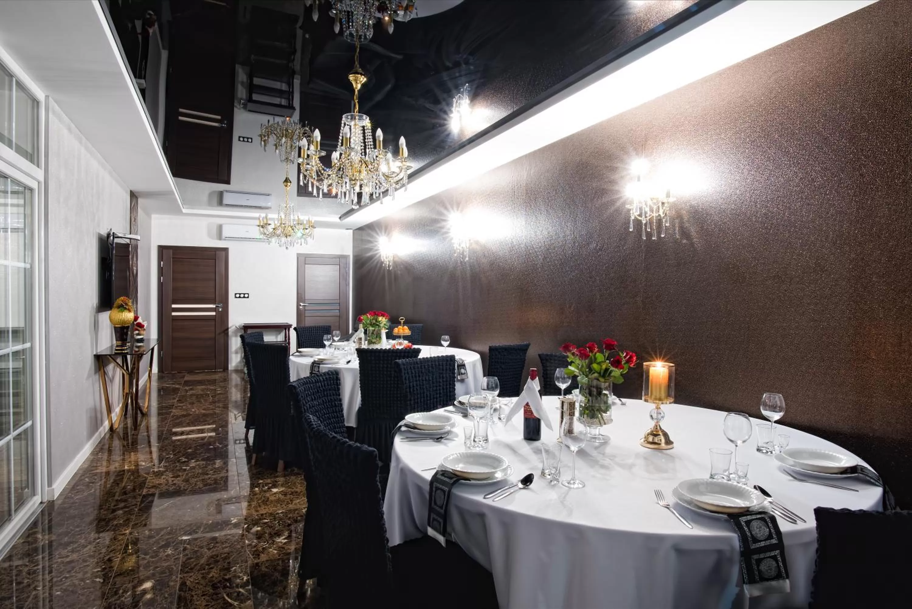Restaurant/Places to Eat in Hotel Campari