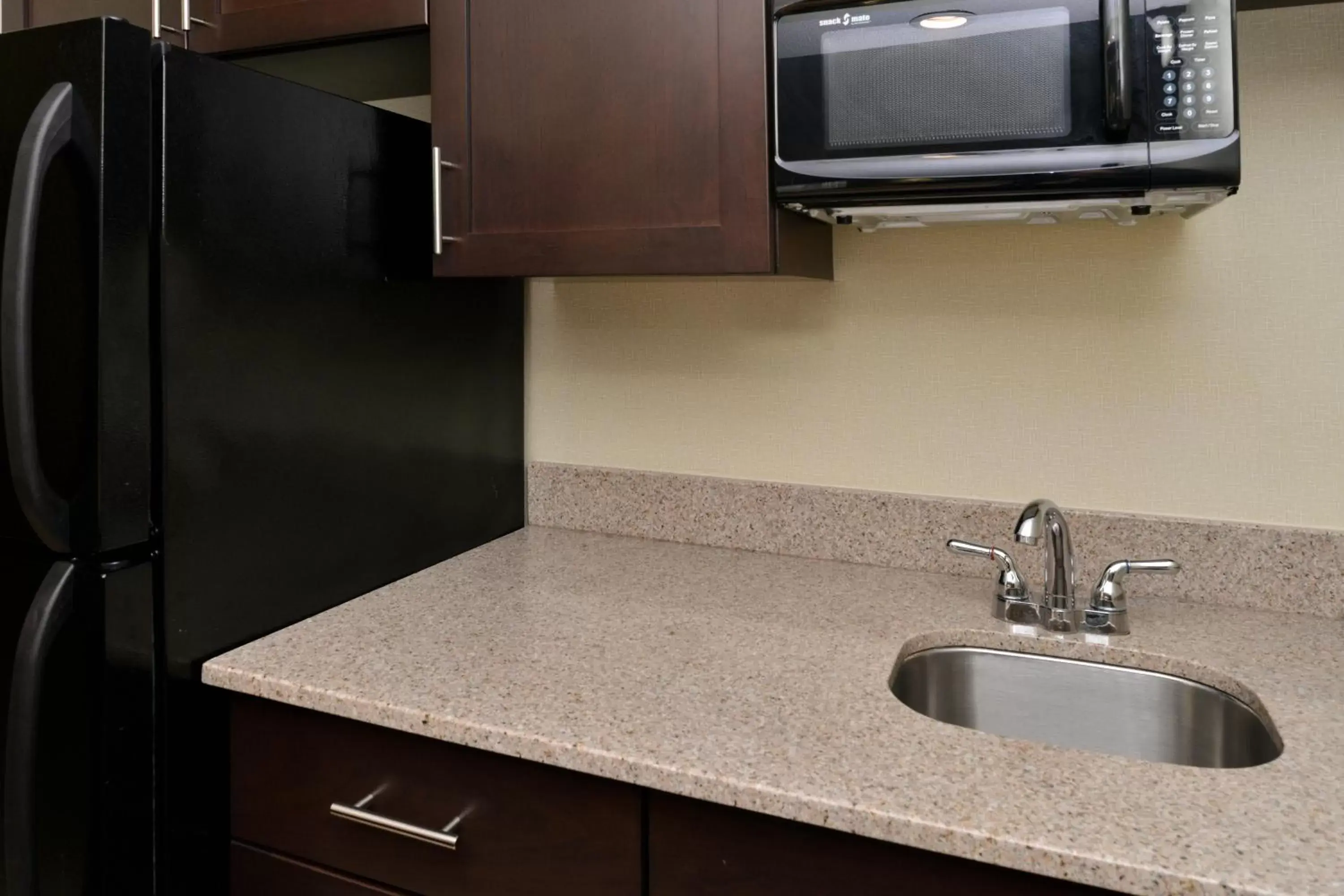 Photo of the whole room, Kitchen/Kitchenette in Holiday Inn Express Hotel & Suites Indianapolis W - Airport Area, an IHG Hotel