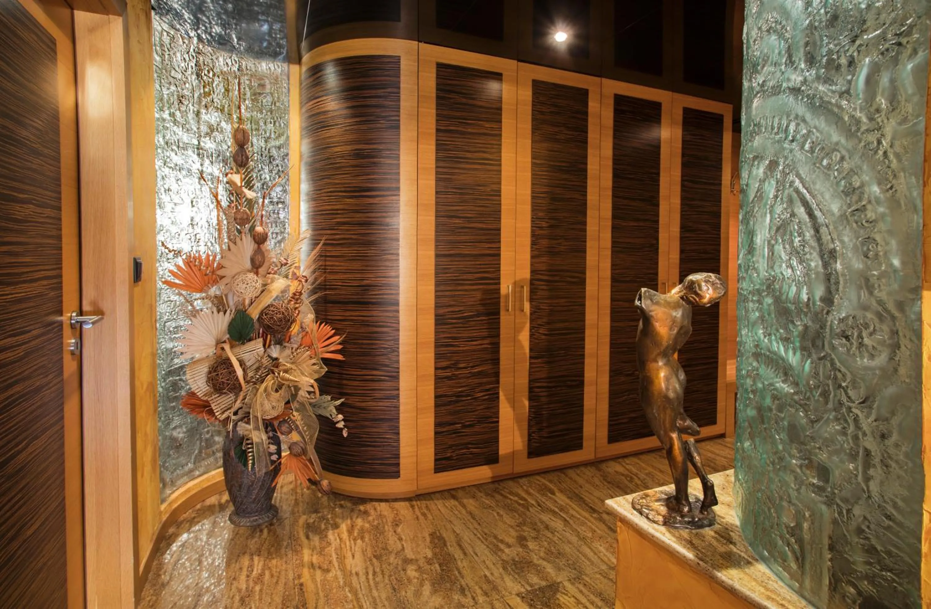 wardrobe in Hotel Anel