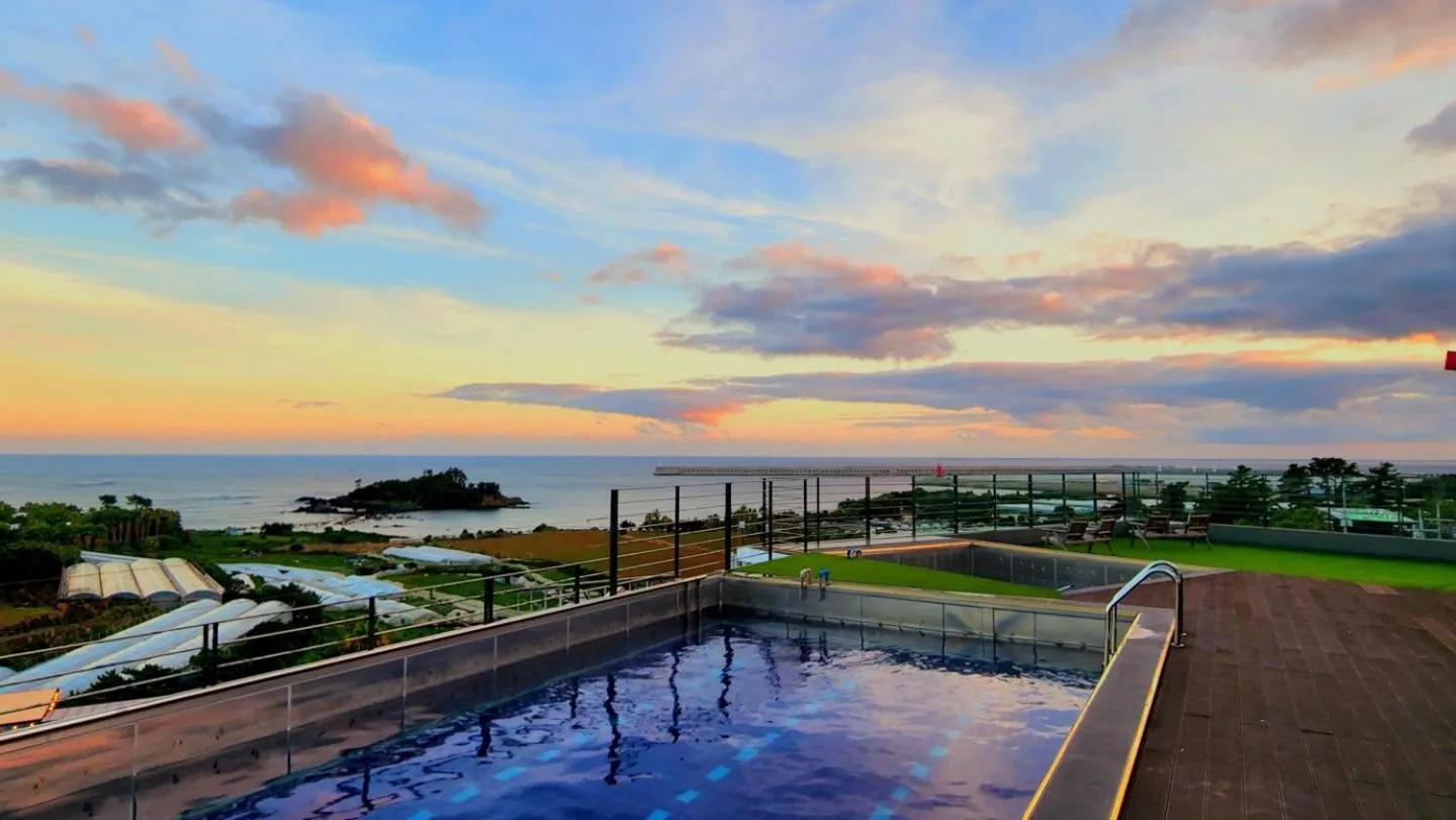 Swimming pool in Gladsheim Hotel