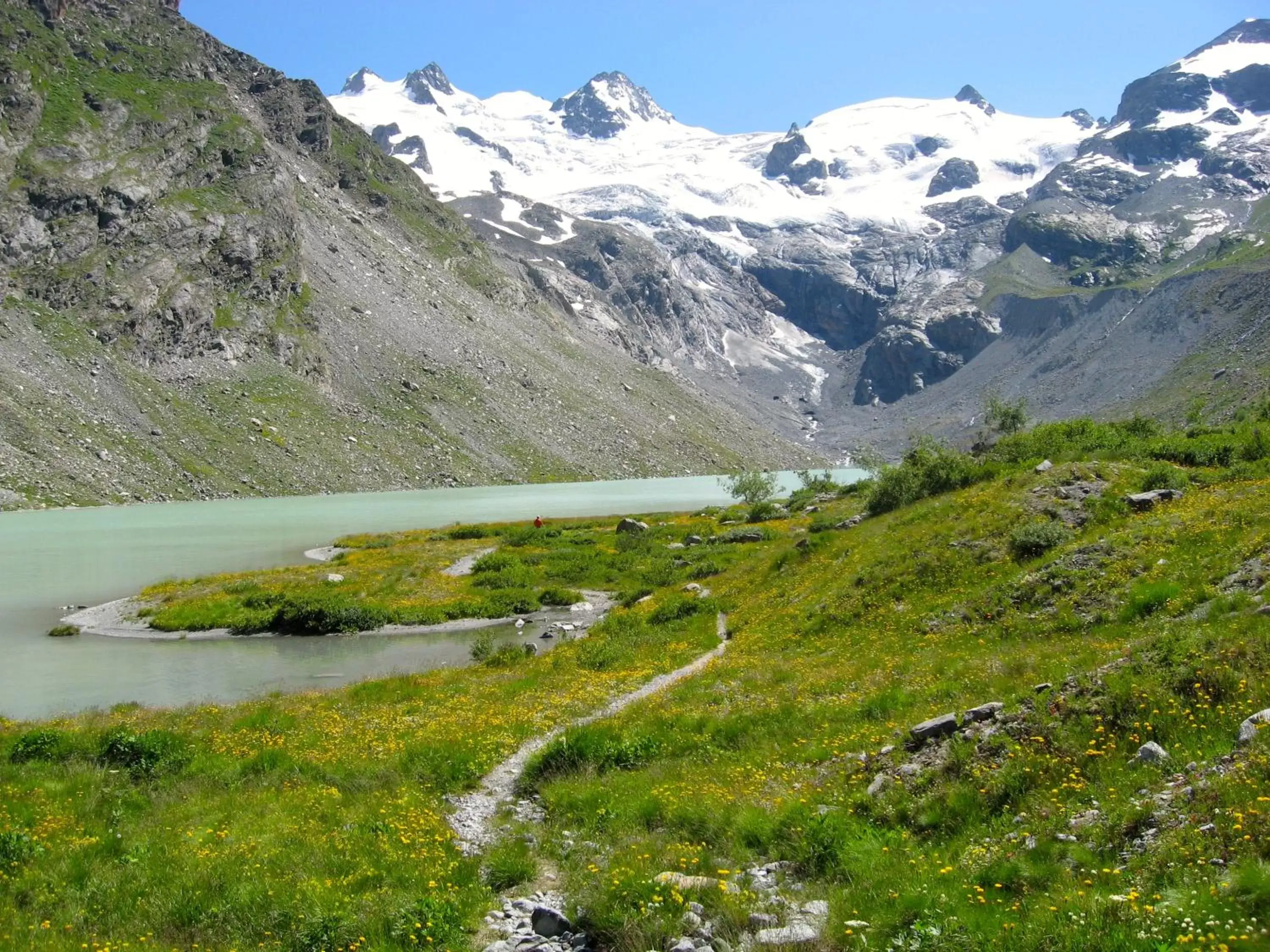 Hiking, Natural Landscape in Hotel Roseg-Gletscher