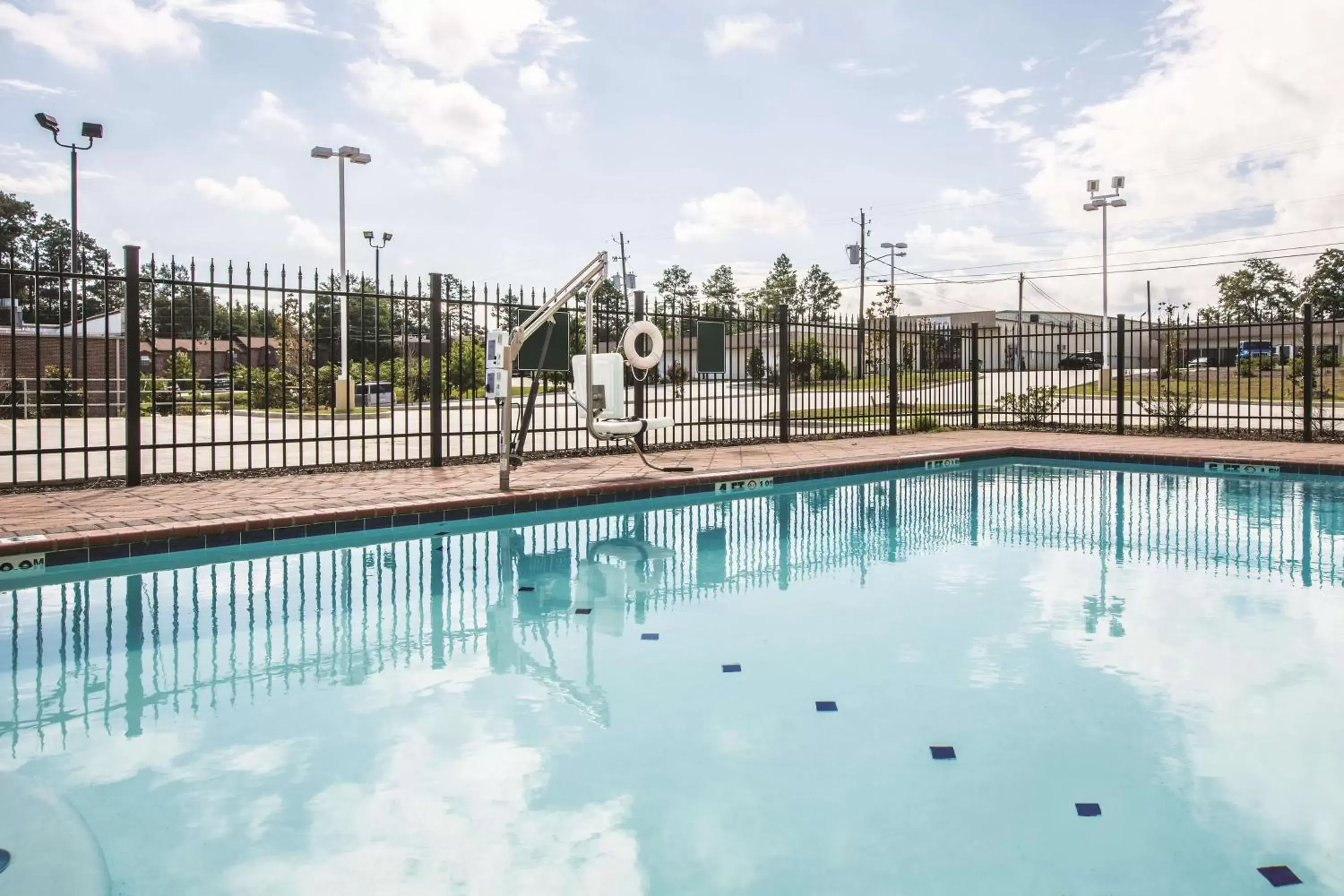 On site, Swimming Pool in La Quinta by Wyndham Hattiesburg - I-59