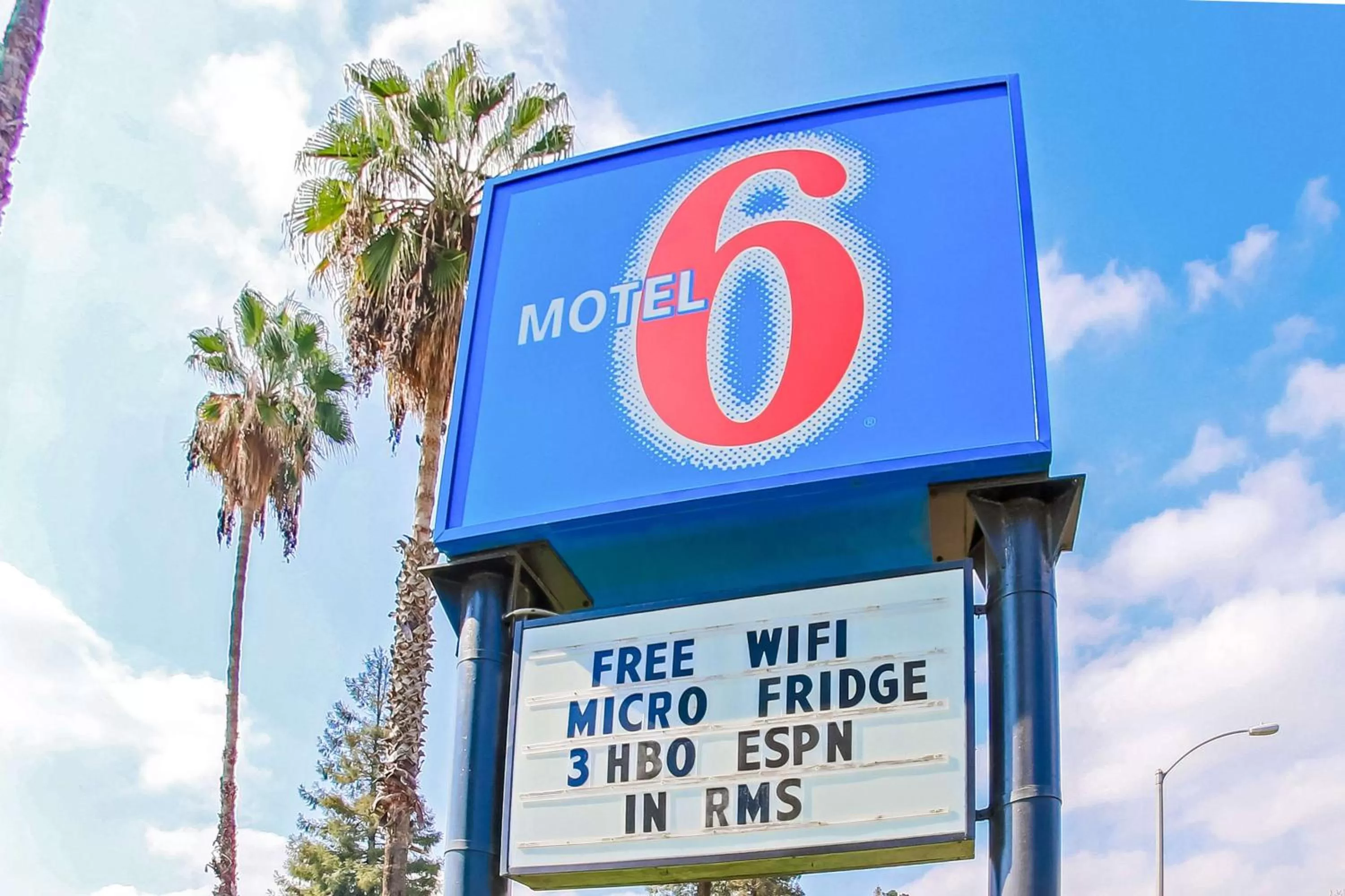 Property building in Motel 6-Visalia, CA