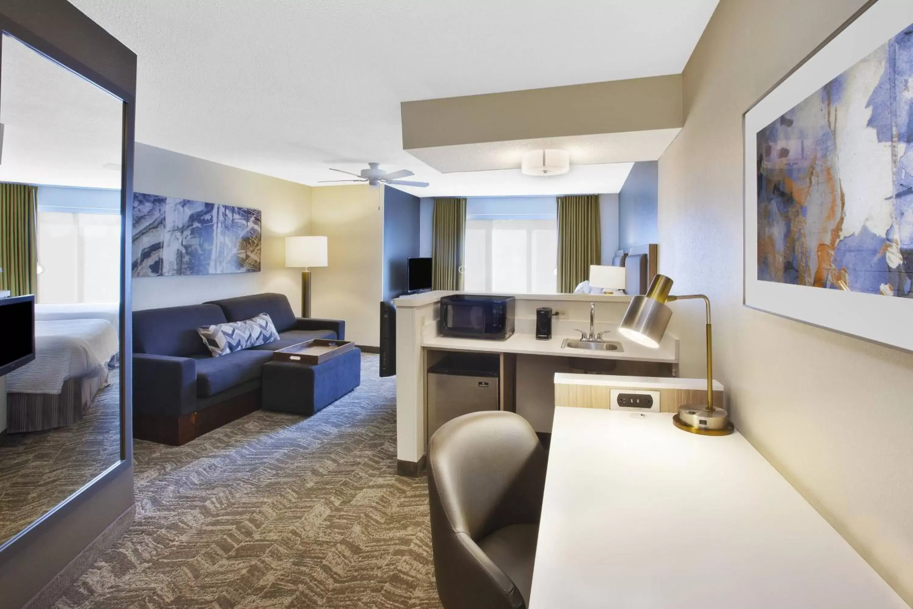Bedroom, Kitchen/Kitchenette in SpringHill Suites Minneapolis-St. Paul Airport/Eagan
