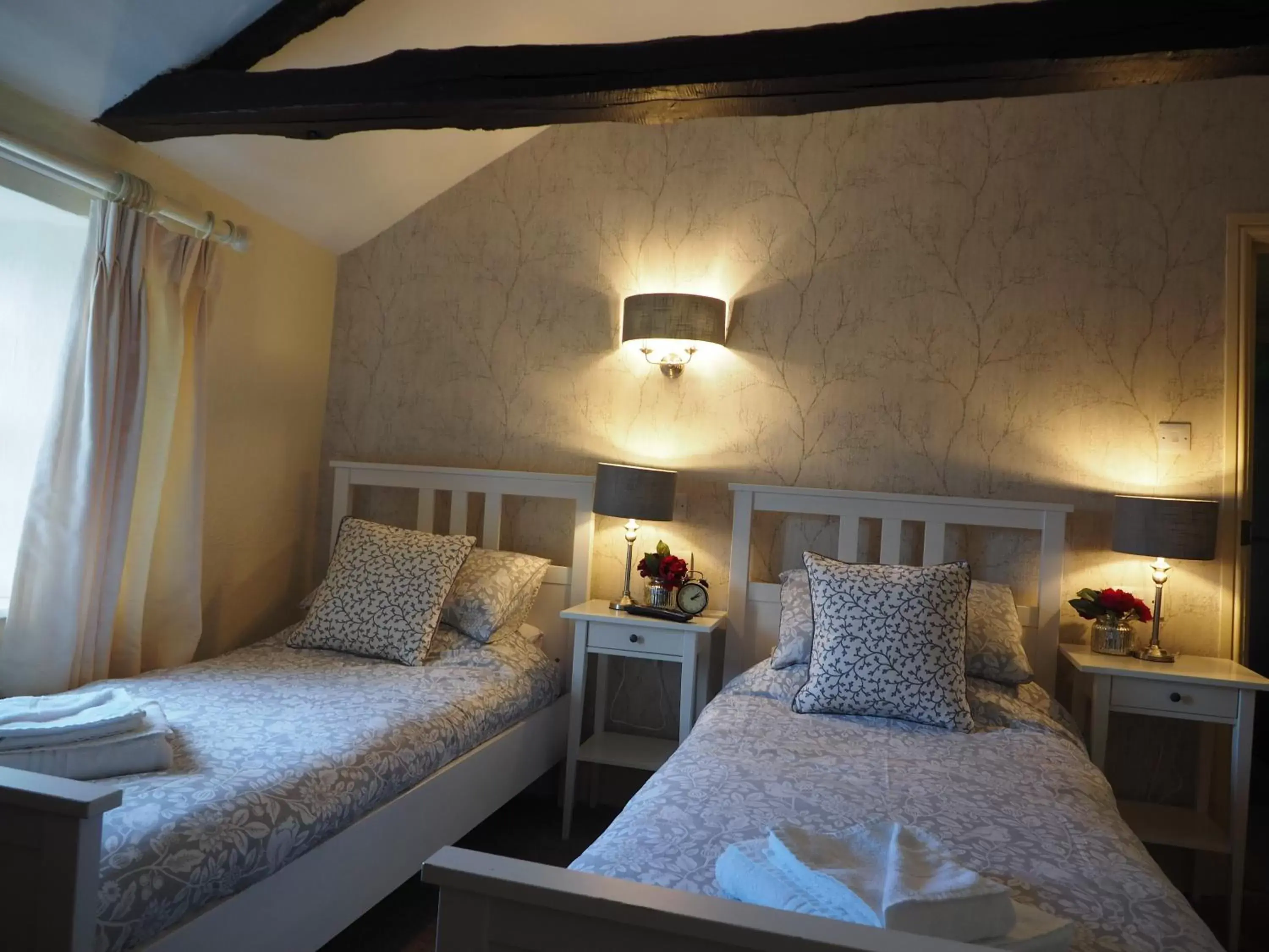Photo of the whole room, Bed in The Shepherds Inn