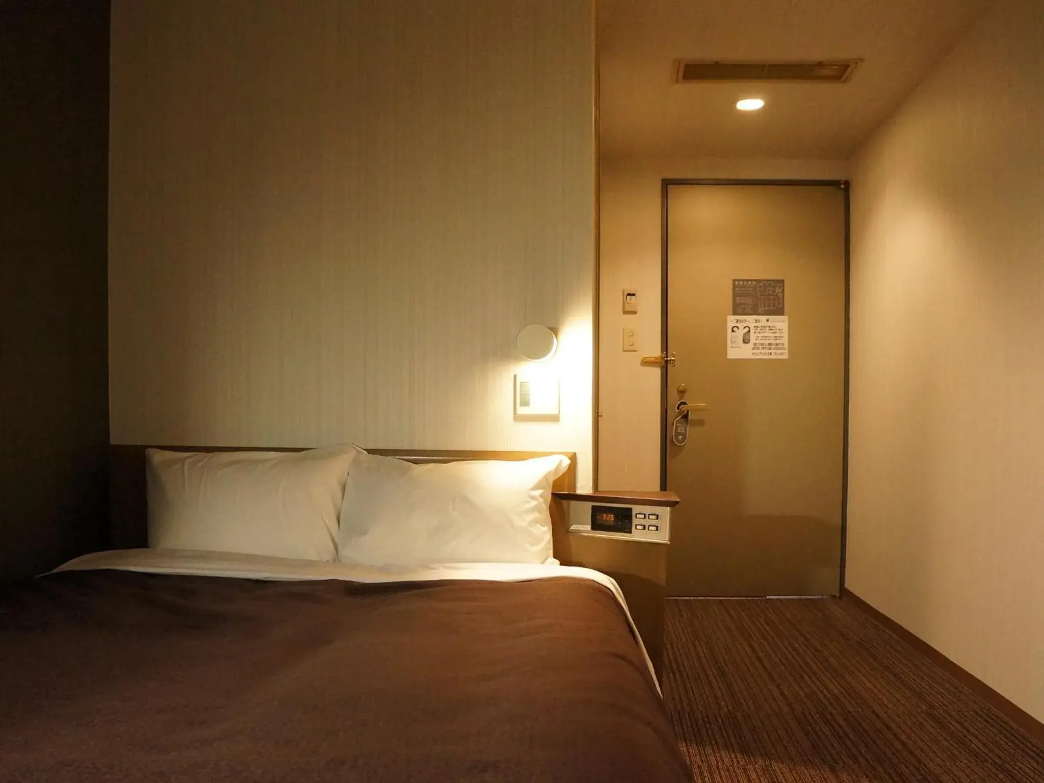 Photo of the whole room, Bed in HOTEL LiVEMAX BUDGET Amagasaki