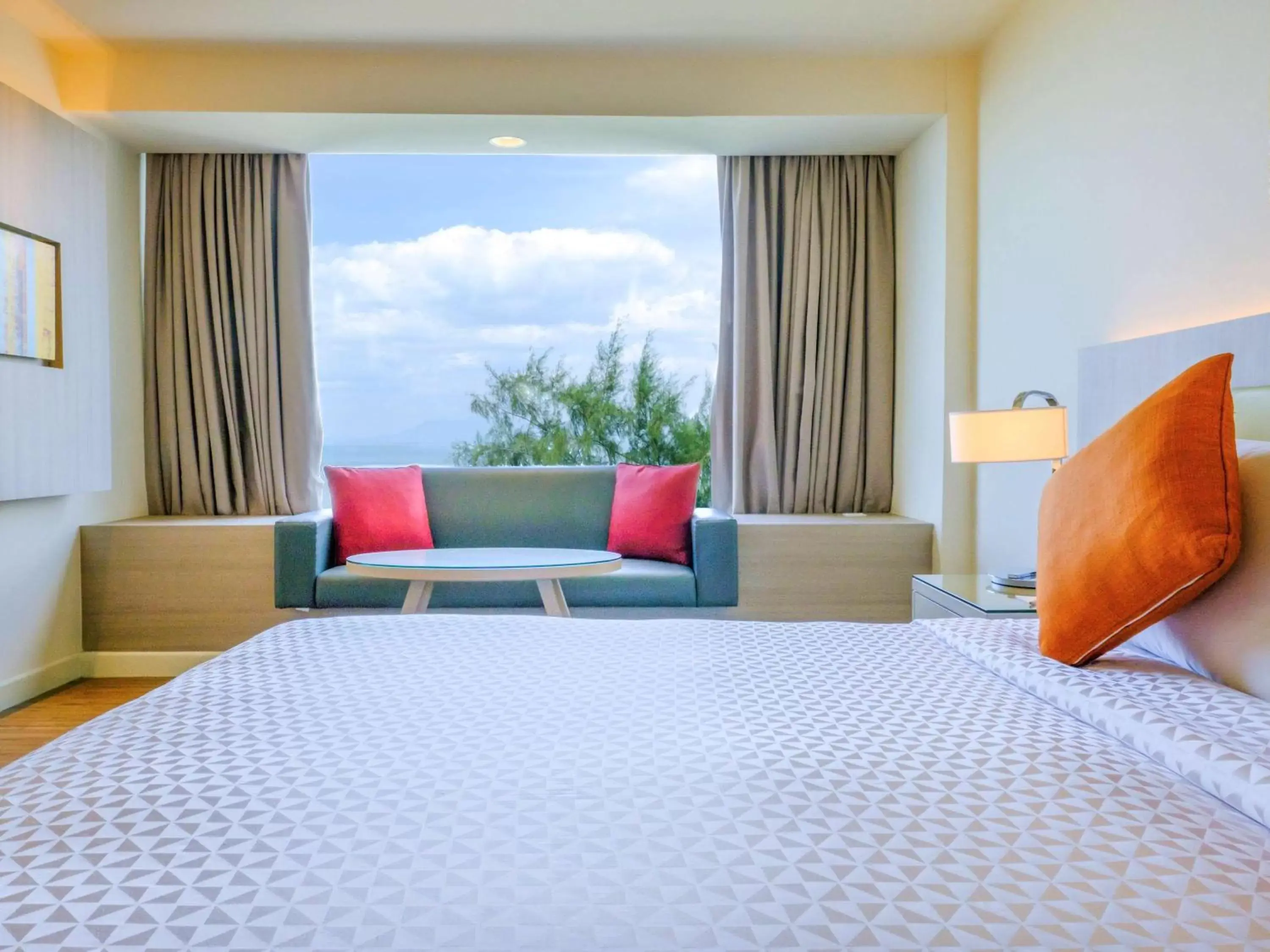 Bedroom, Seating Area in Mercure Penang Beach