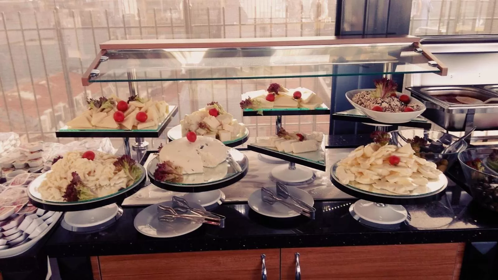 Buffet breakfast in Hotel 86 By Katipoğlu