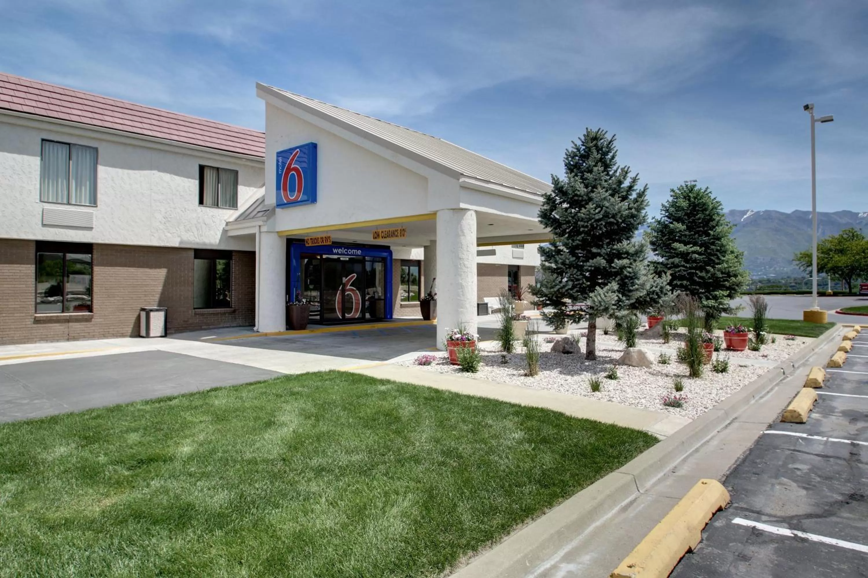 Property building in Motel 6-Ogden, UT - Riverdale