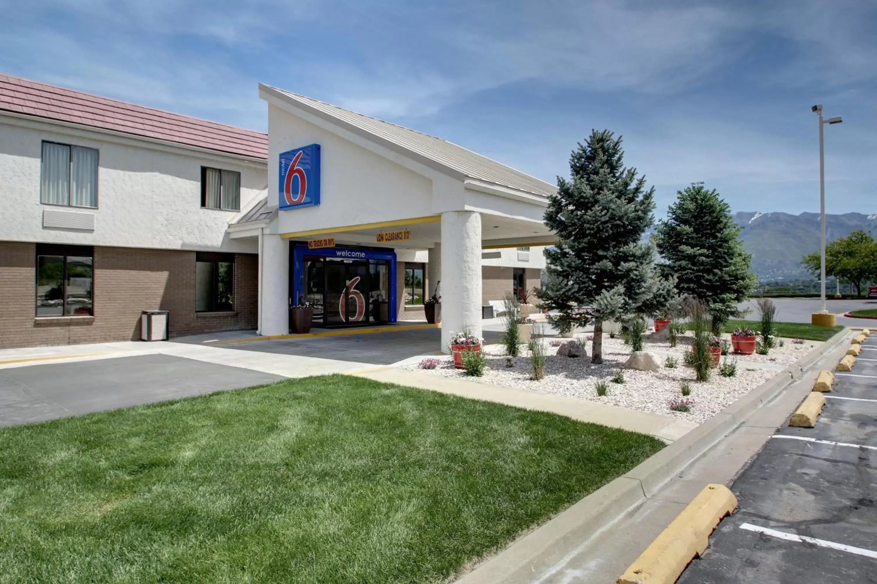 Property building in Motel 6-Ogden, UT - Riverdale Property building in Motel 6-Ogden, UT - Riverdale