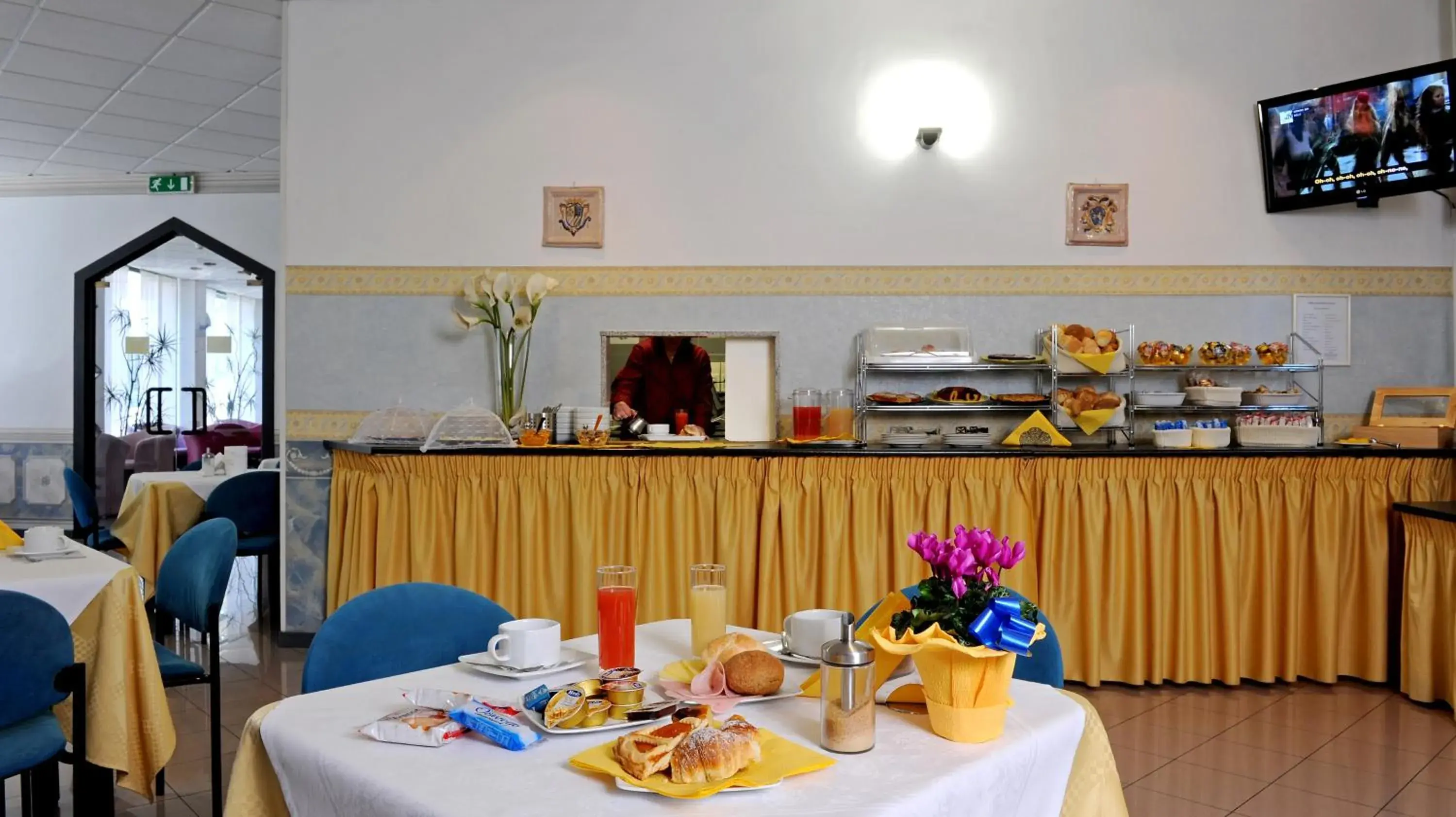 Buffet breakfast, Restaurant/Places to Eat in Tuscia Hotel
