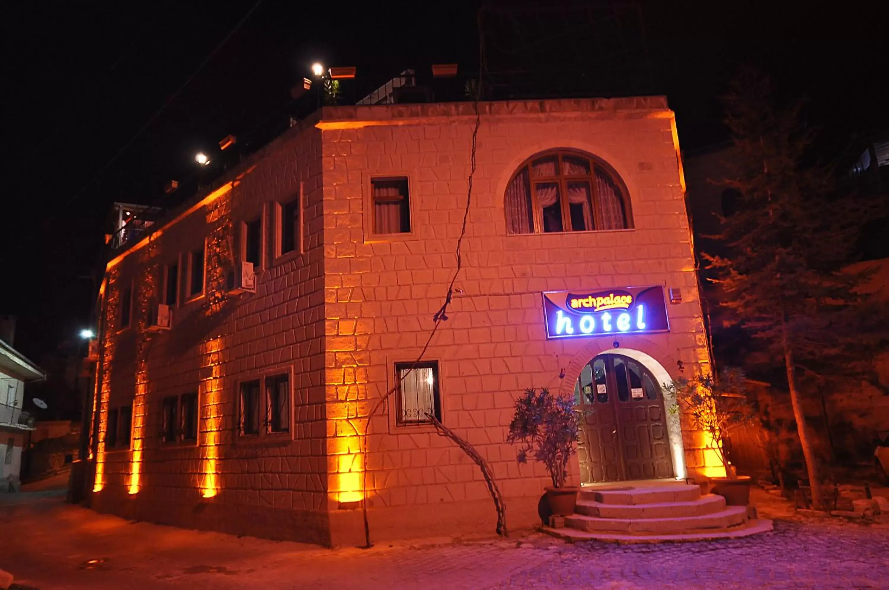 Facade/entrance in Arch Palace Facade/entrance in Arch Palace