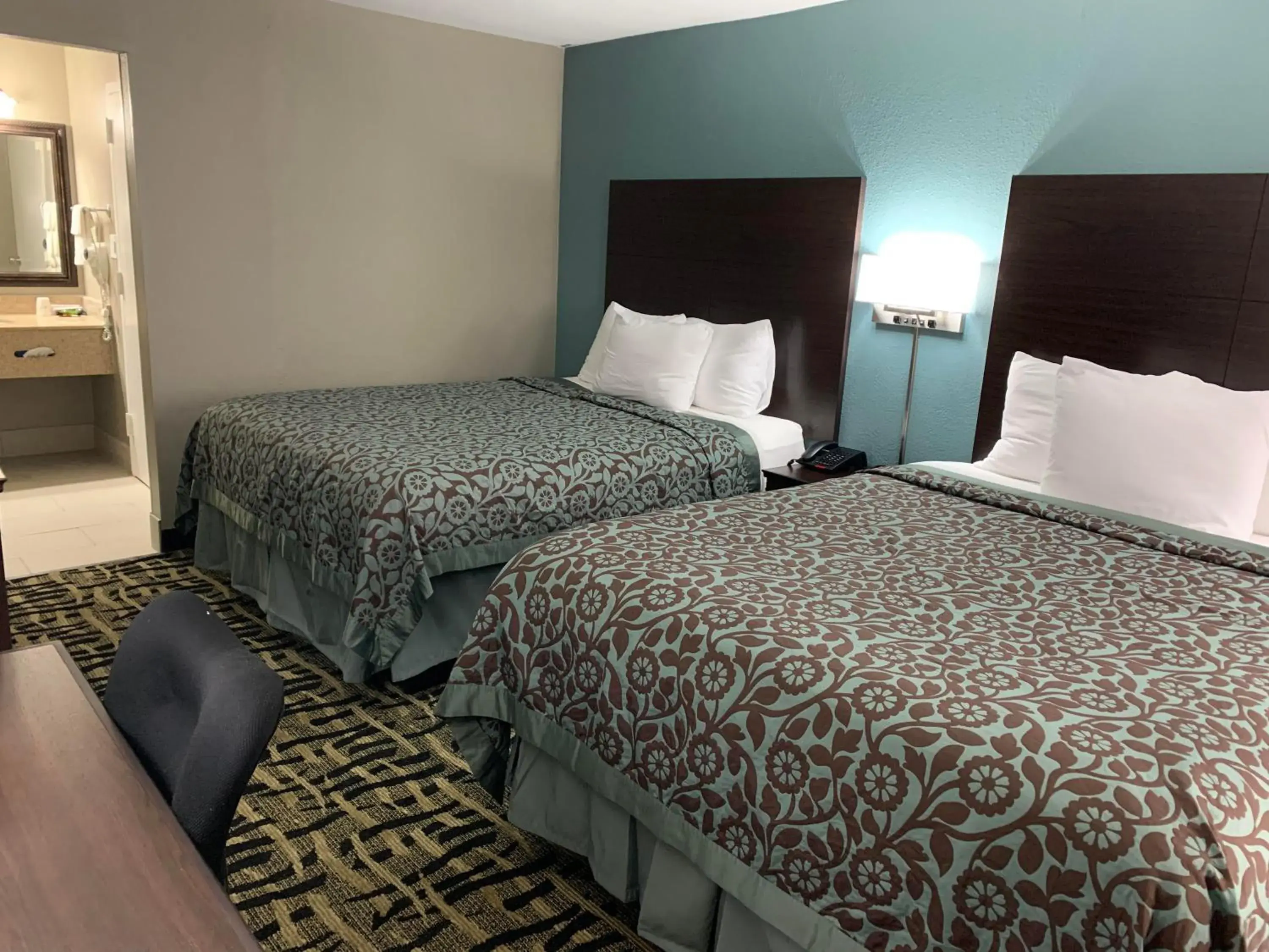 Bed in Days Inn & Suites by Wyndham Collierville Germantown Area