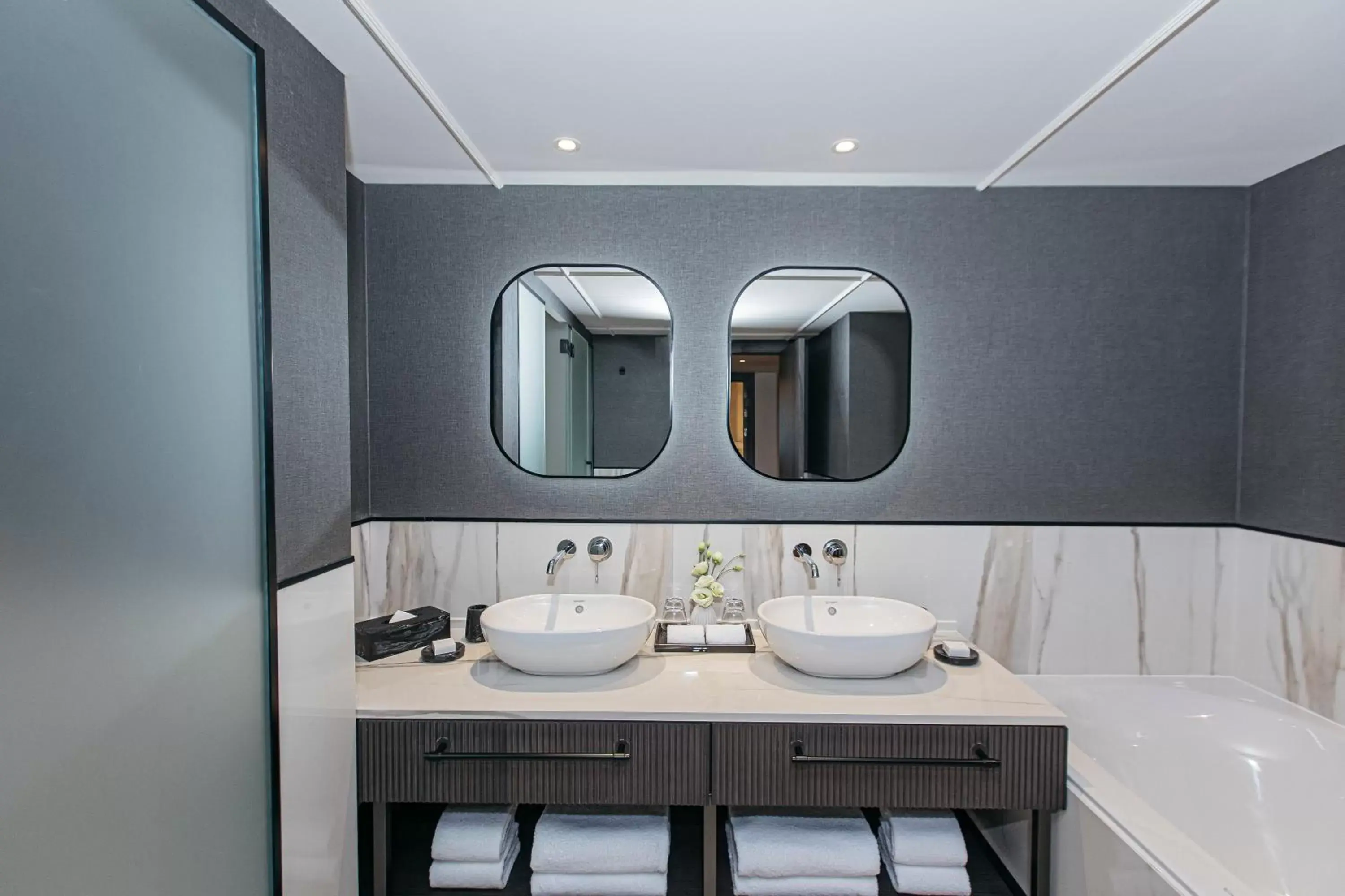 Bedroom, Bathroom in InterContinental Barcelona, an IHG Hotel