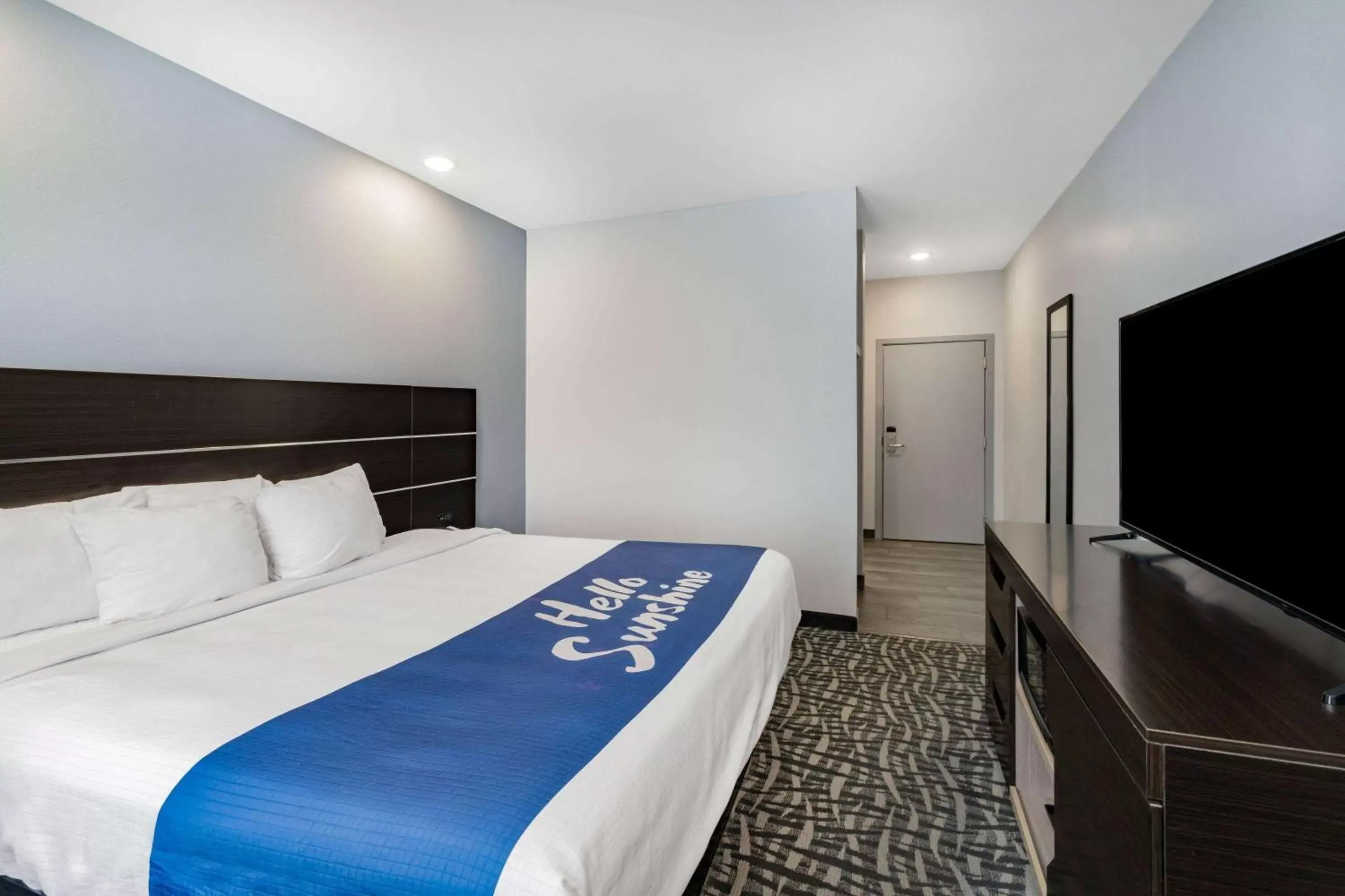 Photo of the whole room, Bed in Days Inn & Suites by Wyndham Horn Lake - Memphis Graceland Photo of the whole room, Bed in Days Inn & Suites by Wyndham Horn Lake - Memphis Graceland