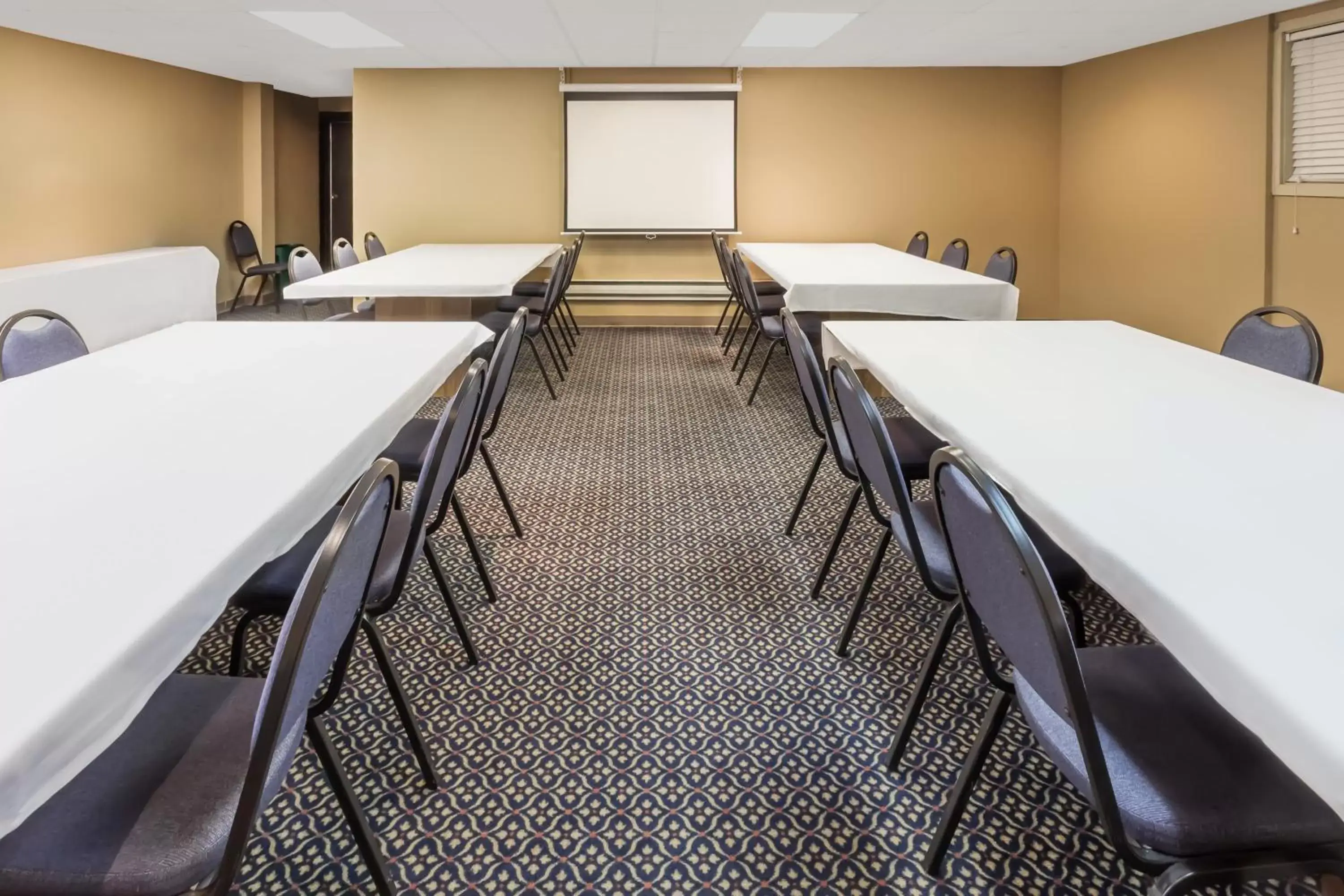 Meeting/conference room in AmericInn by Wyndham Janesville