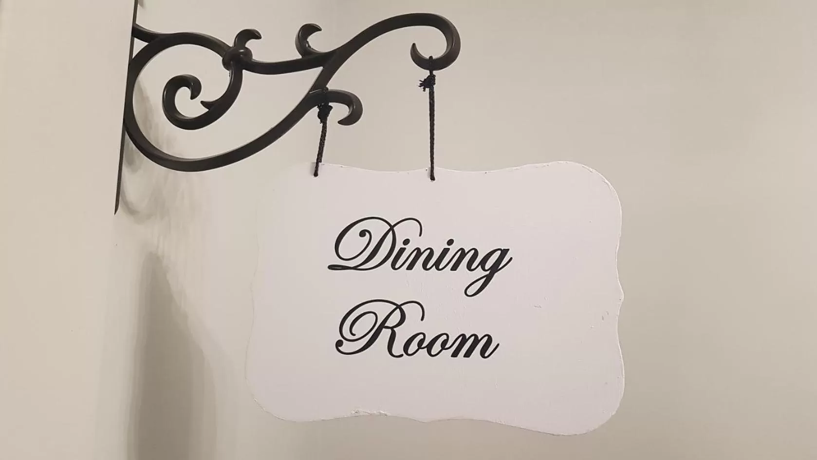 Logo/Certificate/Sign in The Home Place Inn