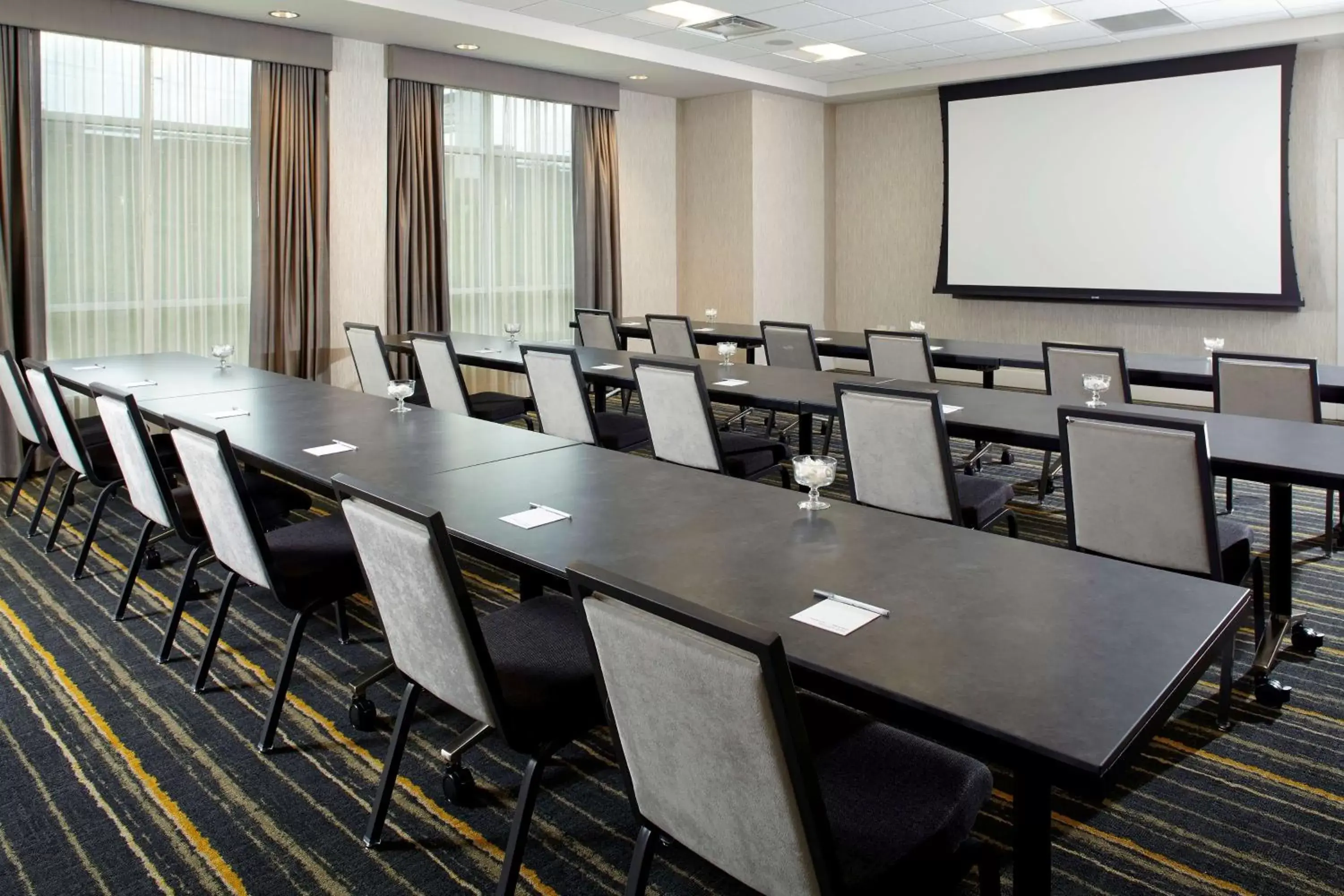 Meeting/conference room in Hampton Inn & Suites Pittsburgh Airport South/Settlers Ridge