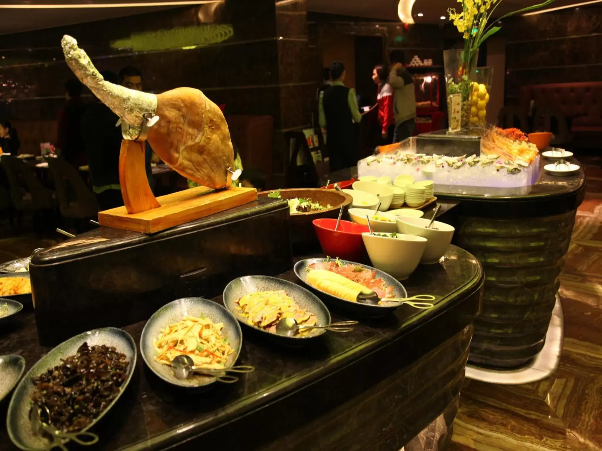 Food in Zhuhai Charming Holiday Hotel-Free Welcome Fruit Plate