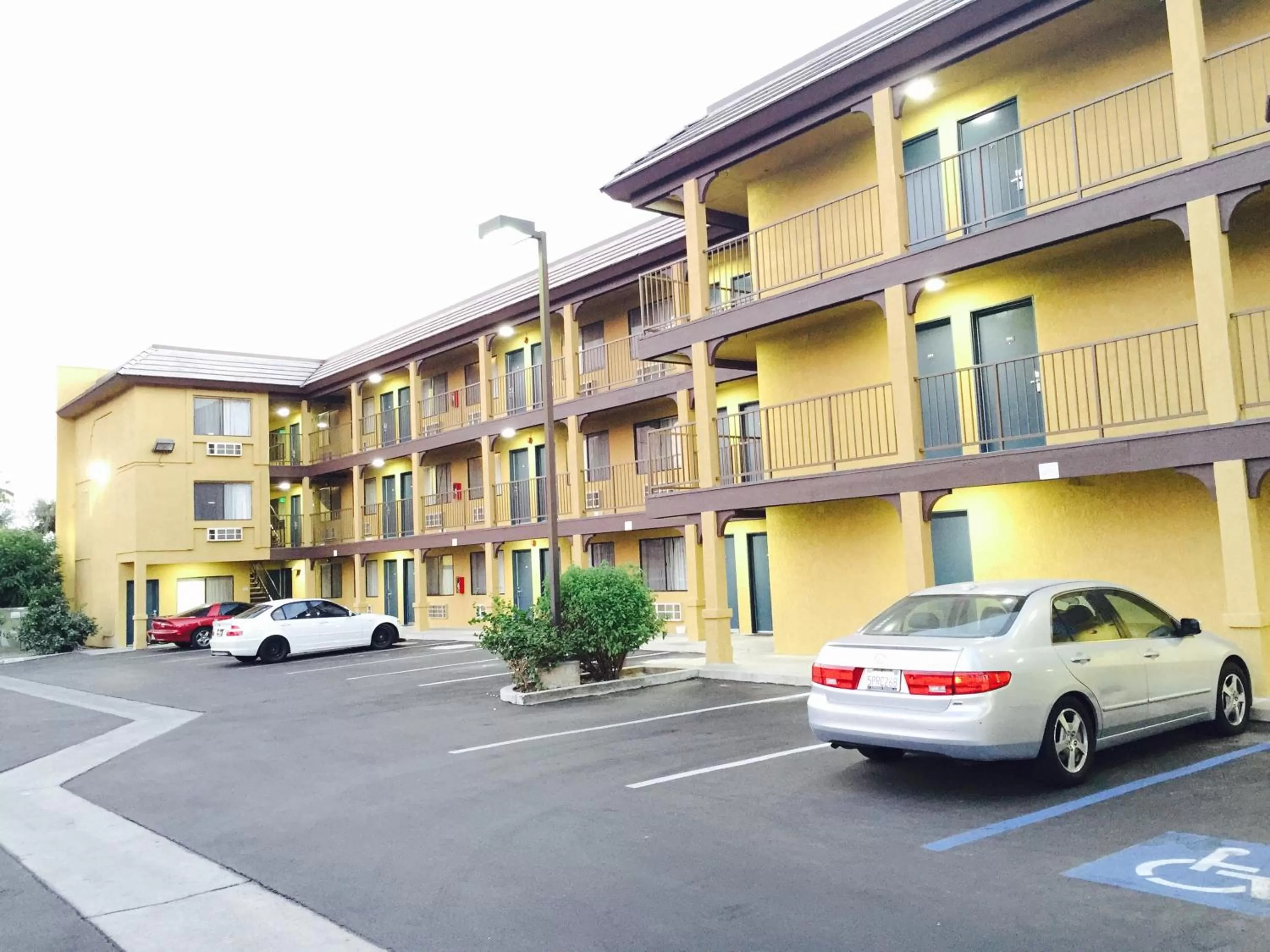 Property building in Simply Home Inn & Suites - Riverside