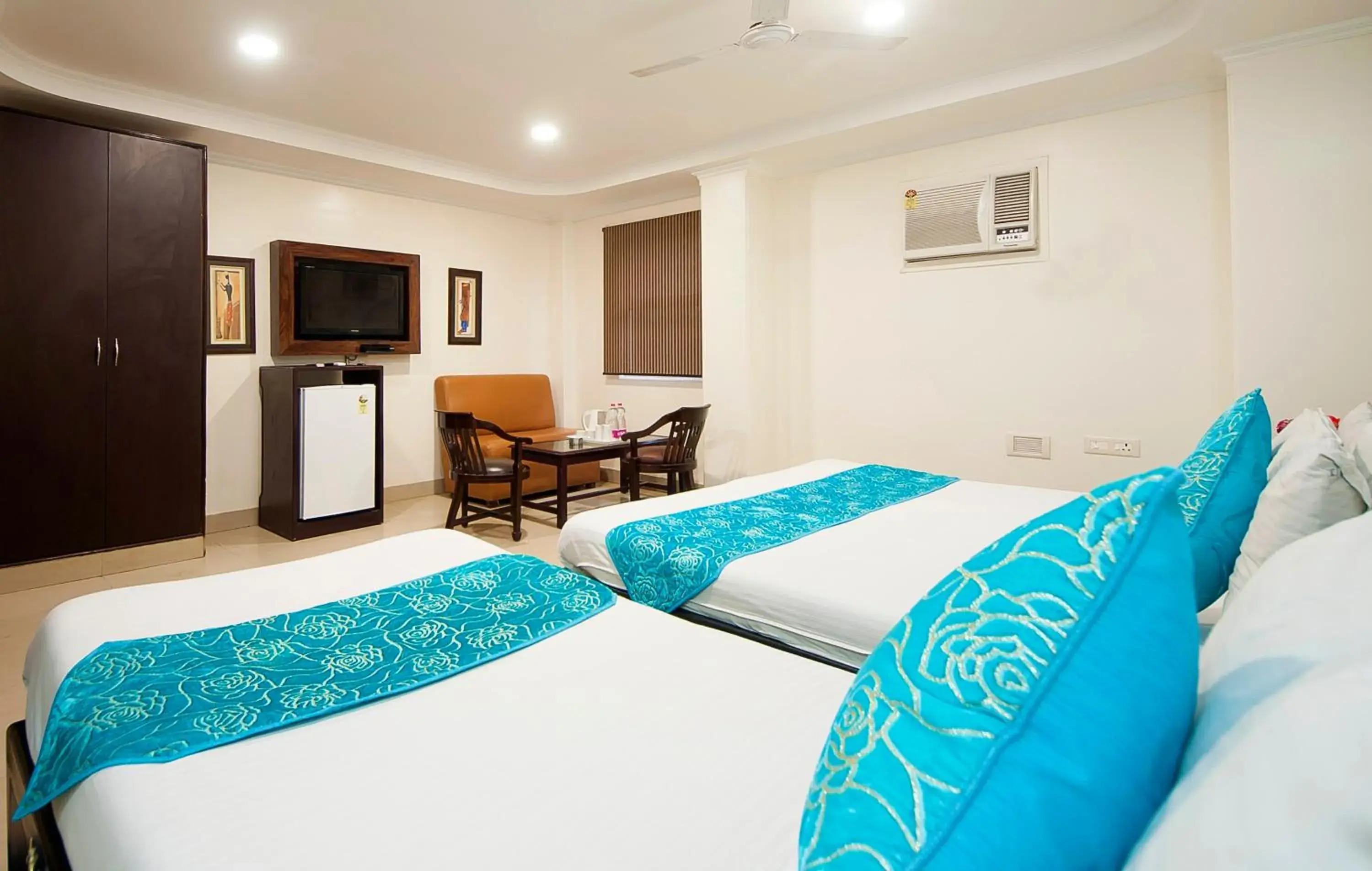 Bedroom, Bed in Hotel Dakha International