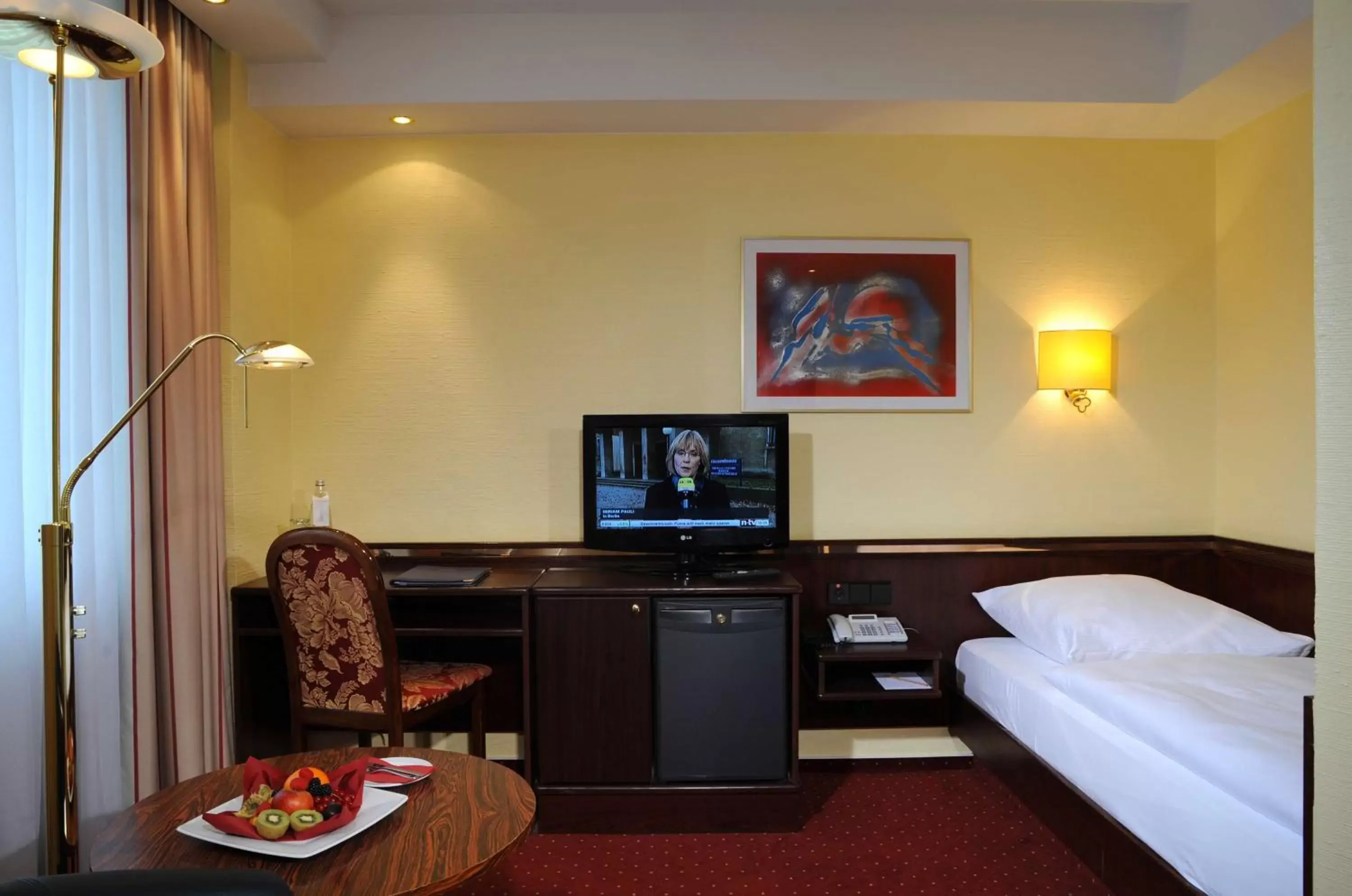 Photo of the whole room, TV/Entertainment Center in Best Western Hotel zur Post