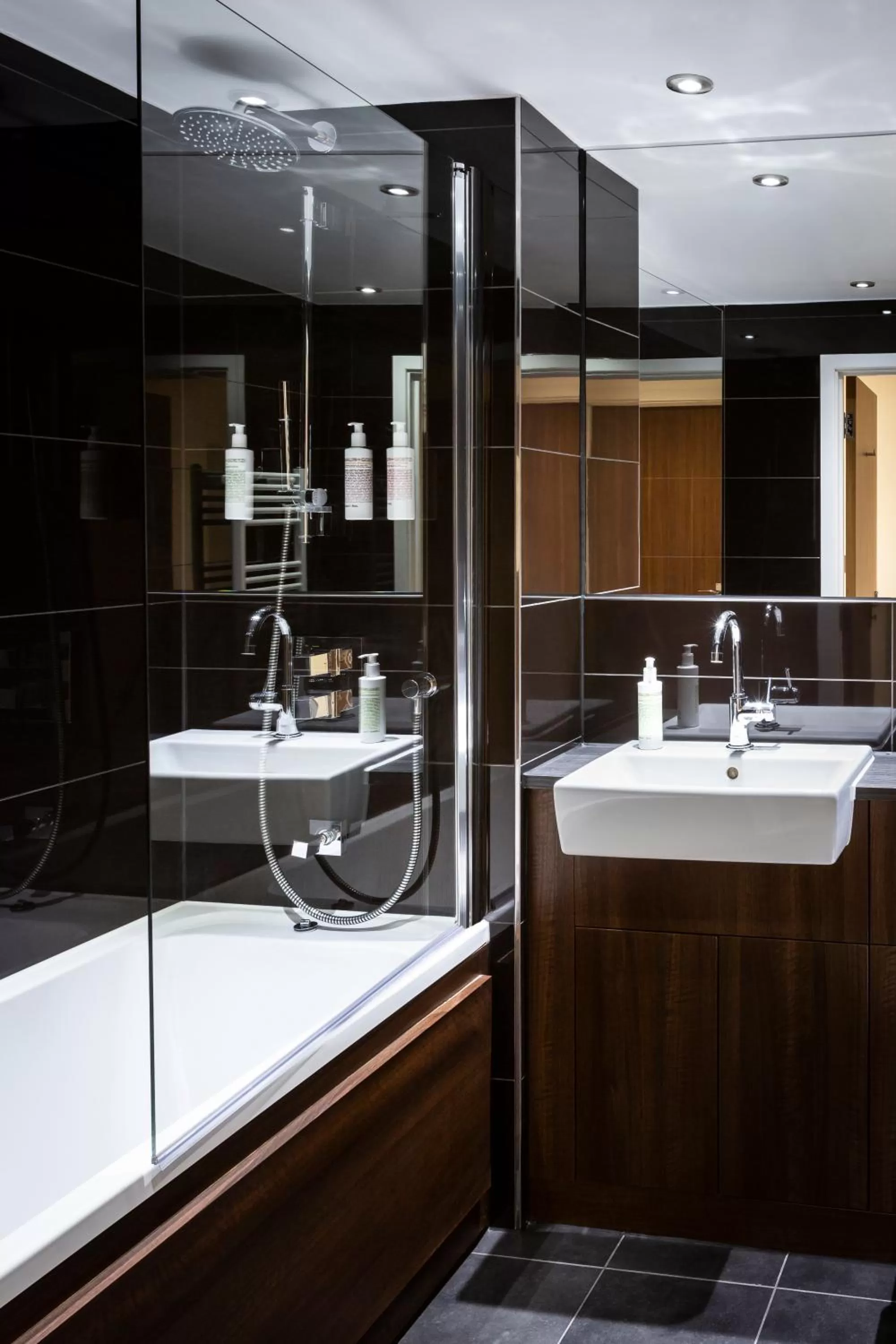 Bathroom in Aparthotel Adagio London Brentford