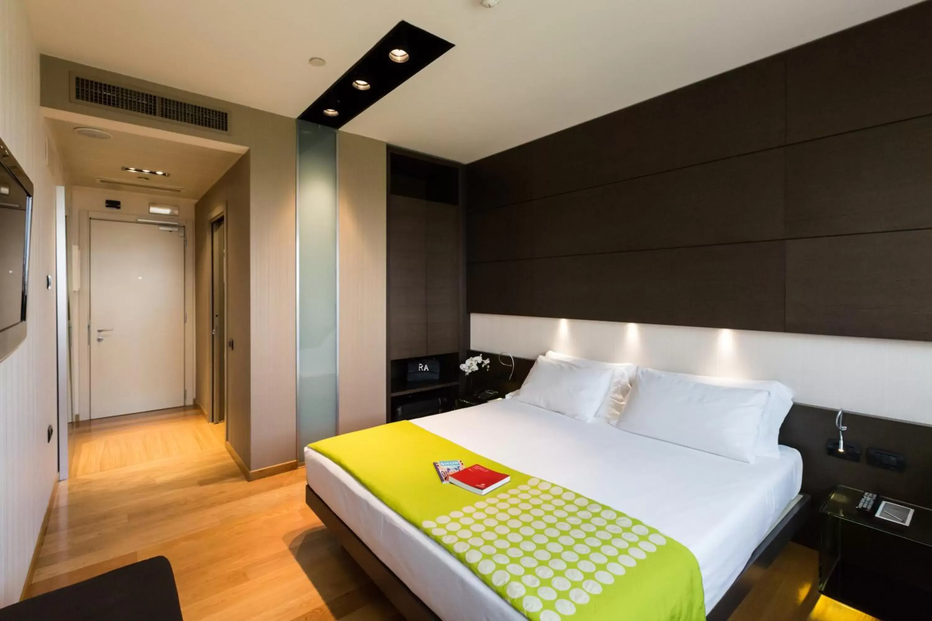 Photo of the whole room, Bed in The Hub Hotel