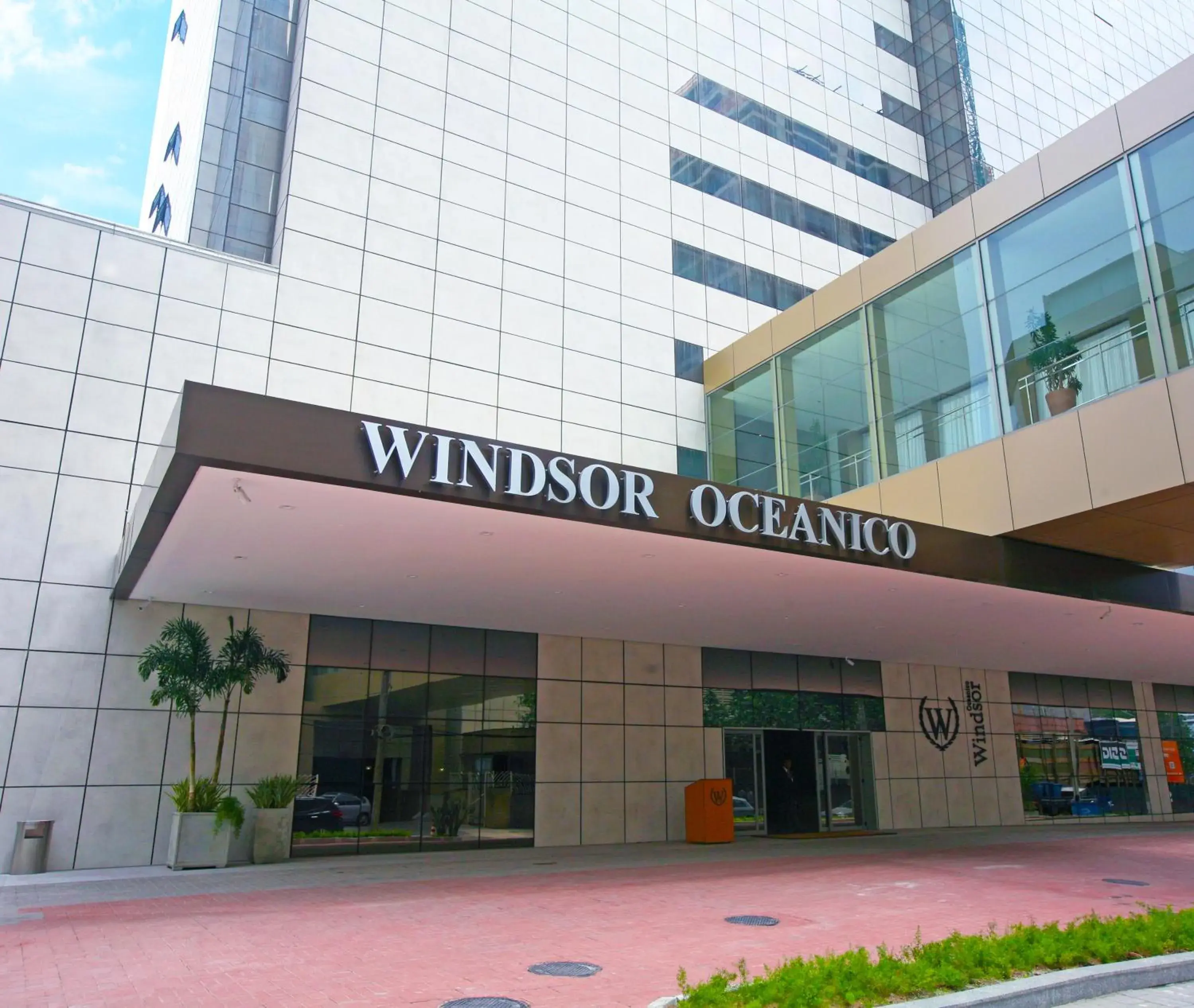 Facade/entrance in Windsor Oceanico Hotel