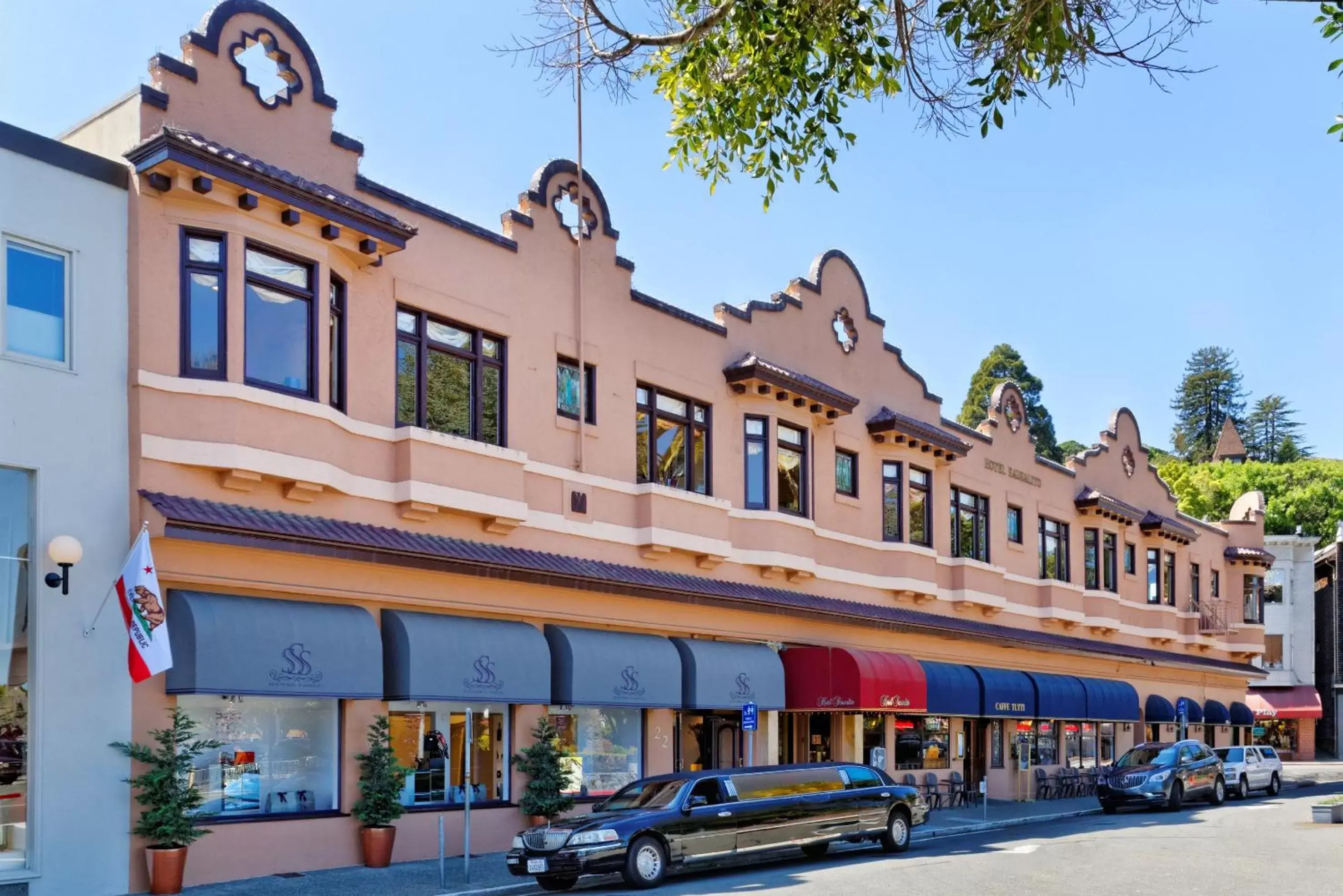 Facade/entrance, Property Building in Hotel Sausalito