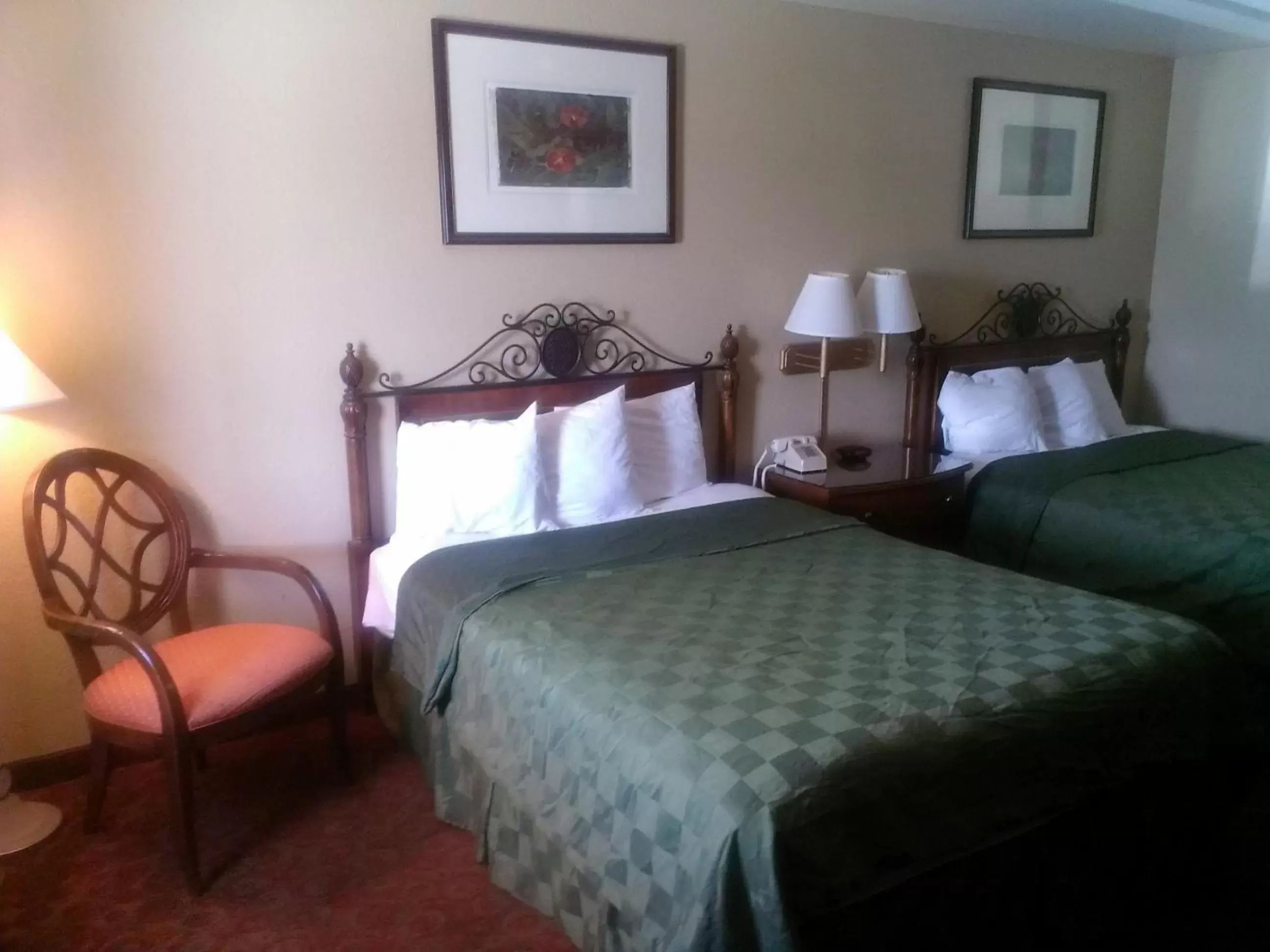 Bed in Days Inn by Wyndham Kingman East