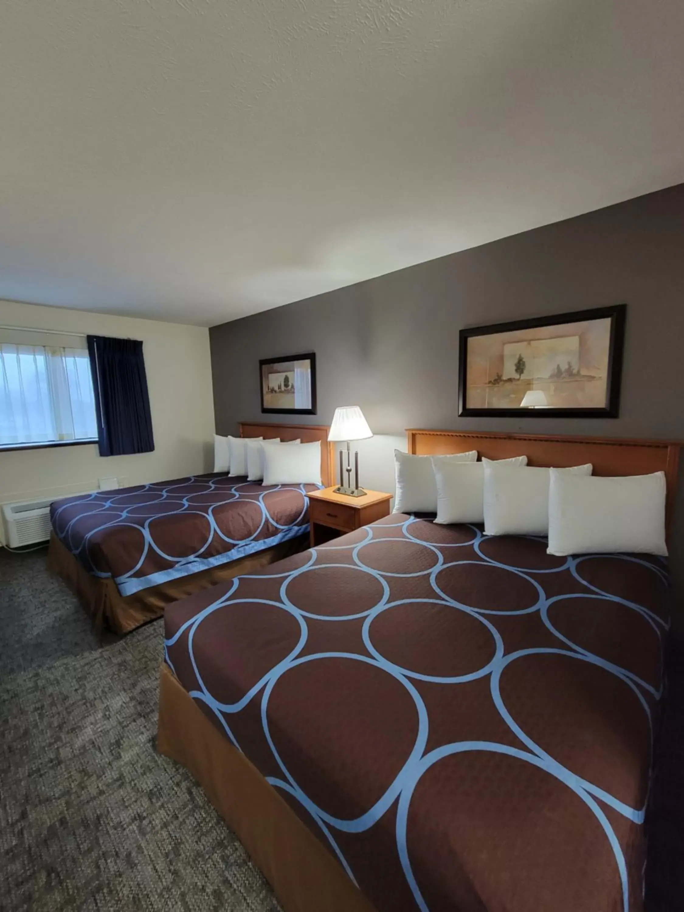 Photo of the whole room, Bed in SureStay Plus Hotel by Best Western Grand Island