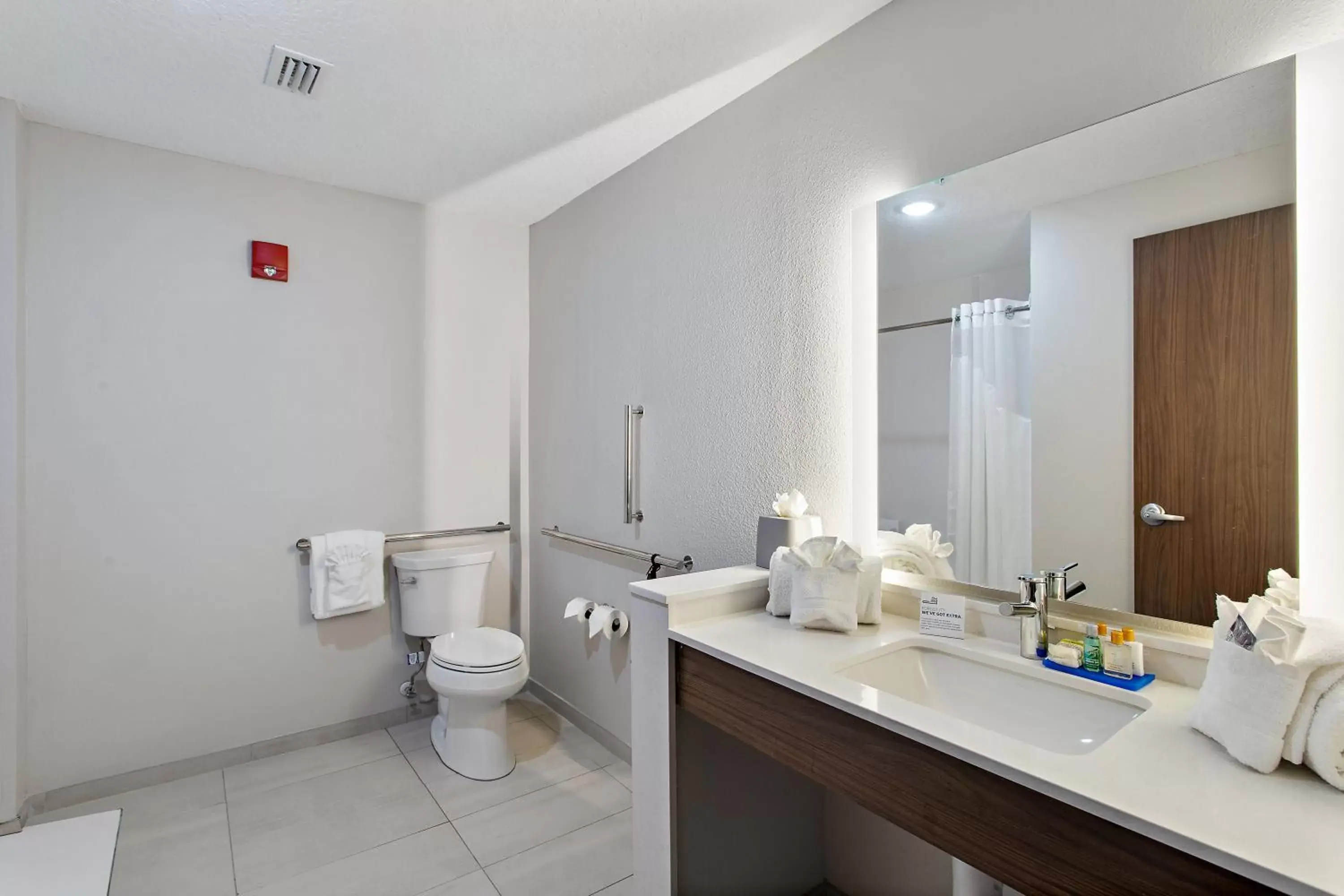 Photo of the whole room, Bathroom in Holiday Inn Express St. Augustine - Vilano Beach, an IHG Hotel